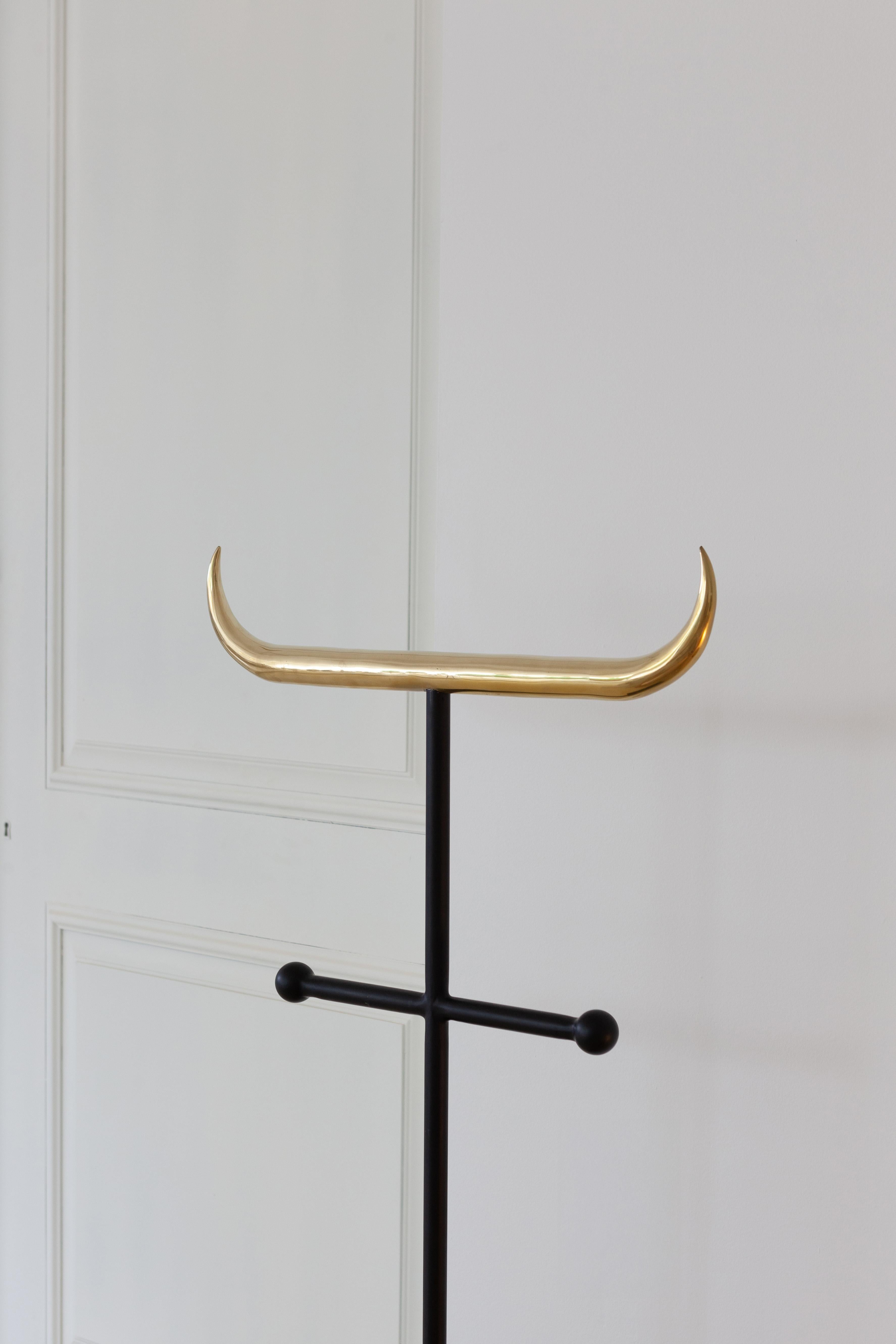 Minotauro Bodenaufhänger aus Messingguss und vernickeltem Stahl von Studio Orth (Postmoderne) im Angebot