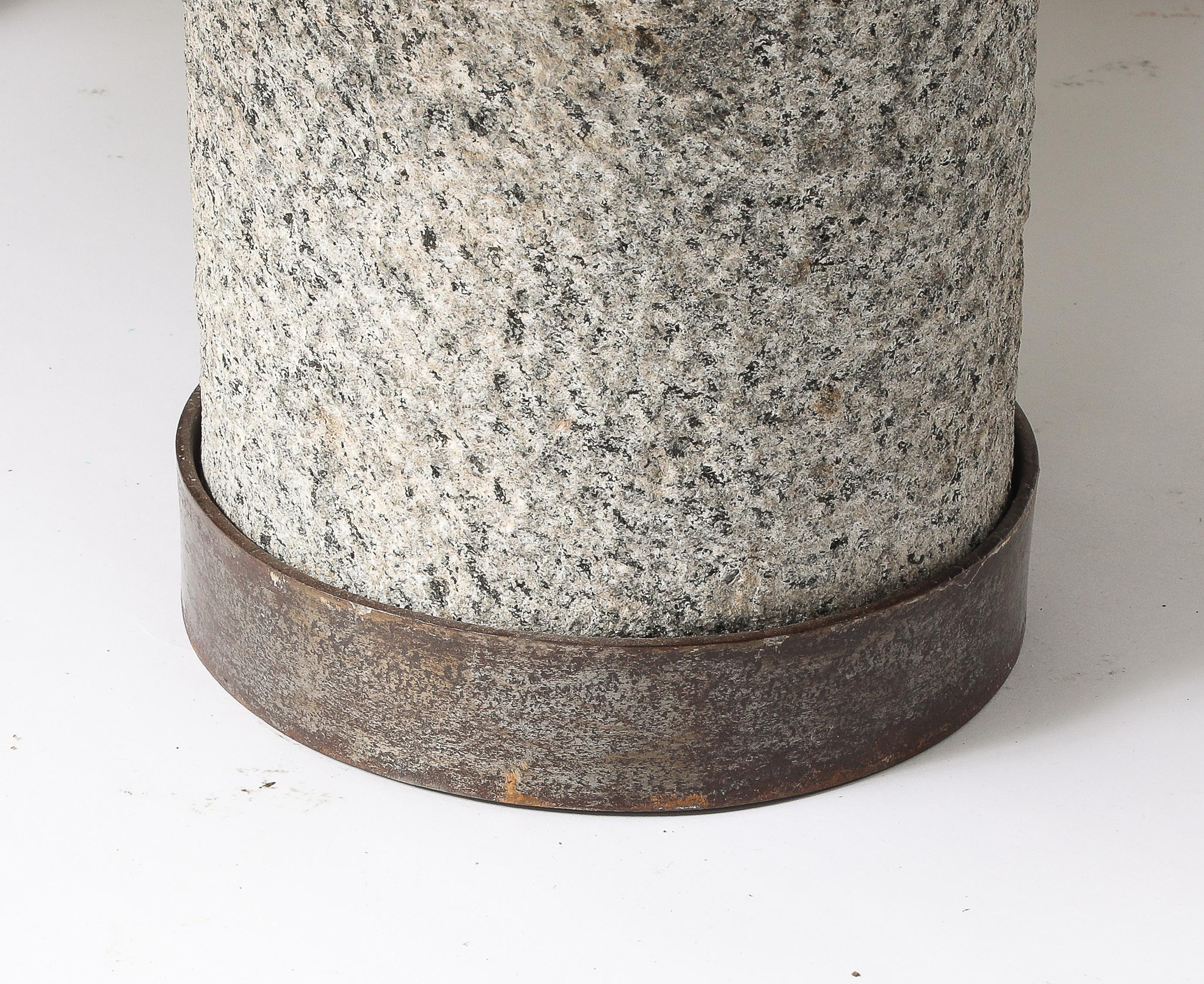 Table basse en pierre massive sculptée Minotaurs, France, années 1940 en vente 6