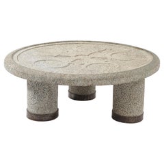 Mesa de centro de piedra maciza tallada con minotauros, Francia Años 40
