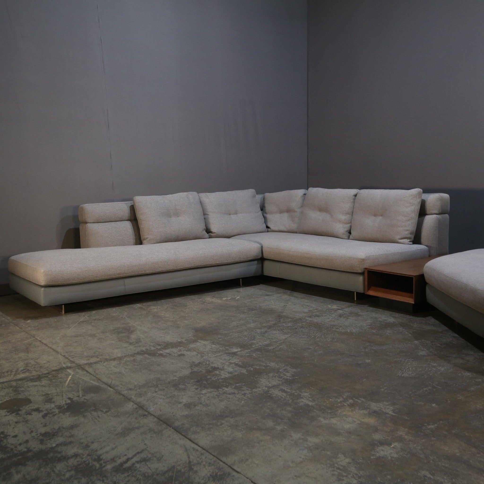 Sofá y mesa Minotti Moderno