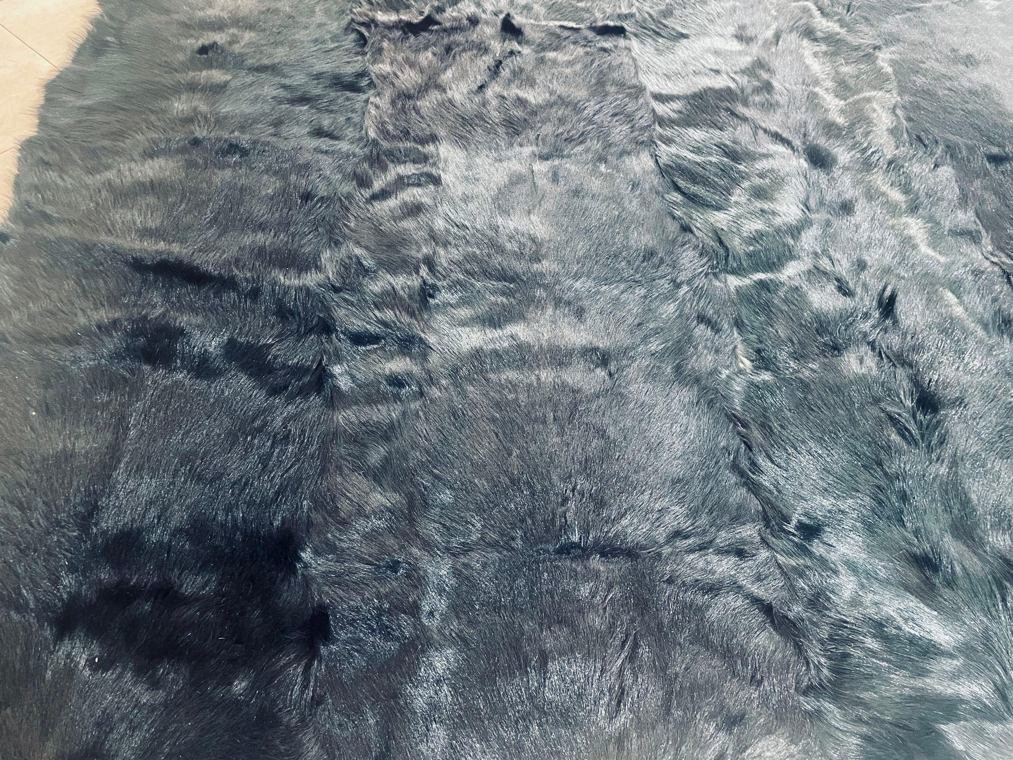 Minotti Alps-Teppich aus schwarzem Schafsfell Italien (Handgefertigt) im Angebot