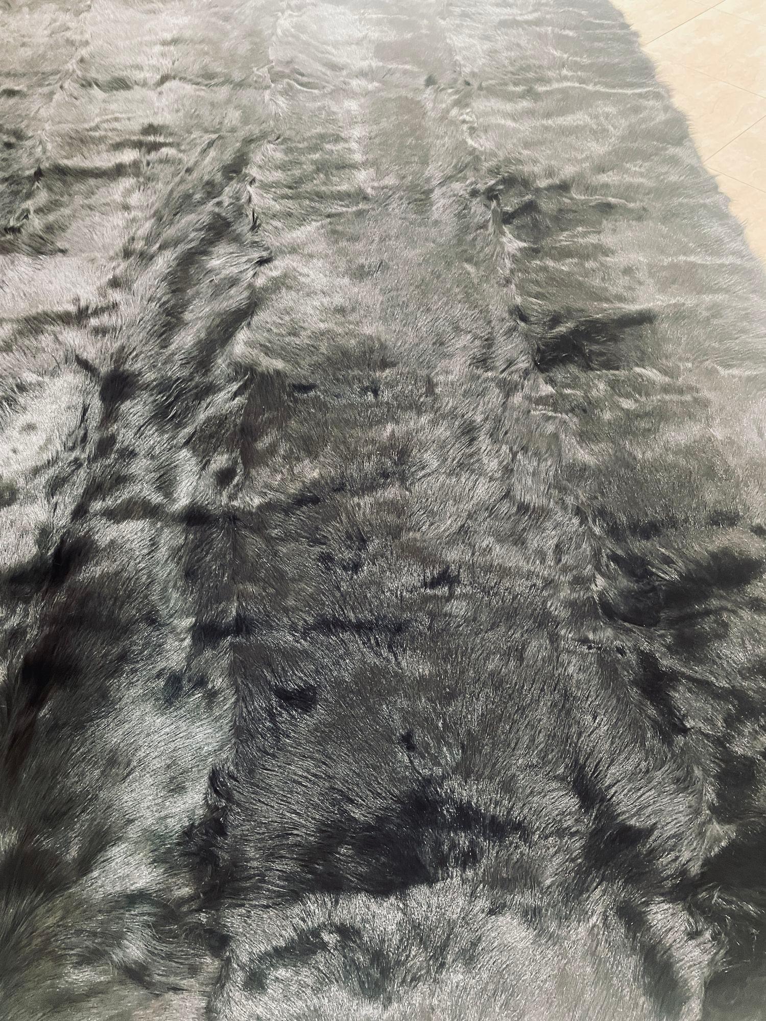 Minotti Alps Rug Black Sheepskin Italy In Good Condition For Sale In North Hollywood, CA