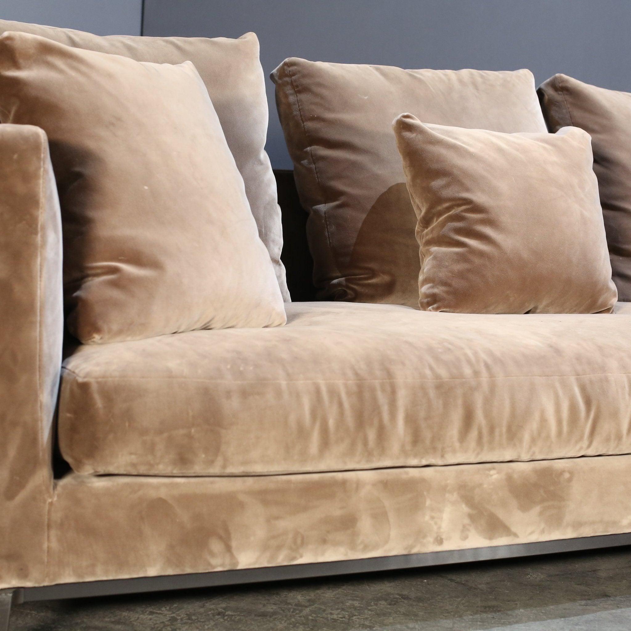 Minotti Andersen Three Seater Slim Sofa In Good Condition For Sale In Basildon, London