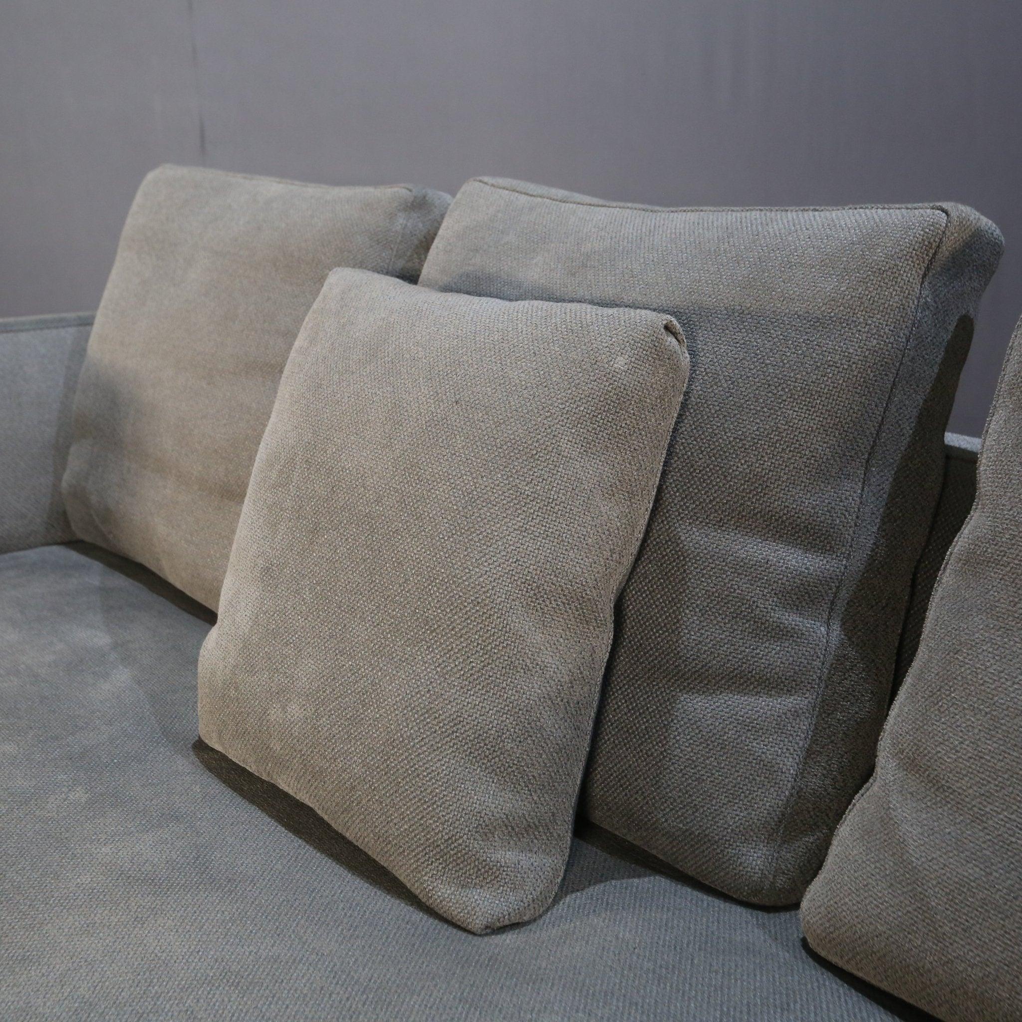 Contemporary Minotti Andersen Slim Sofa by Rodolfo Dordoni