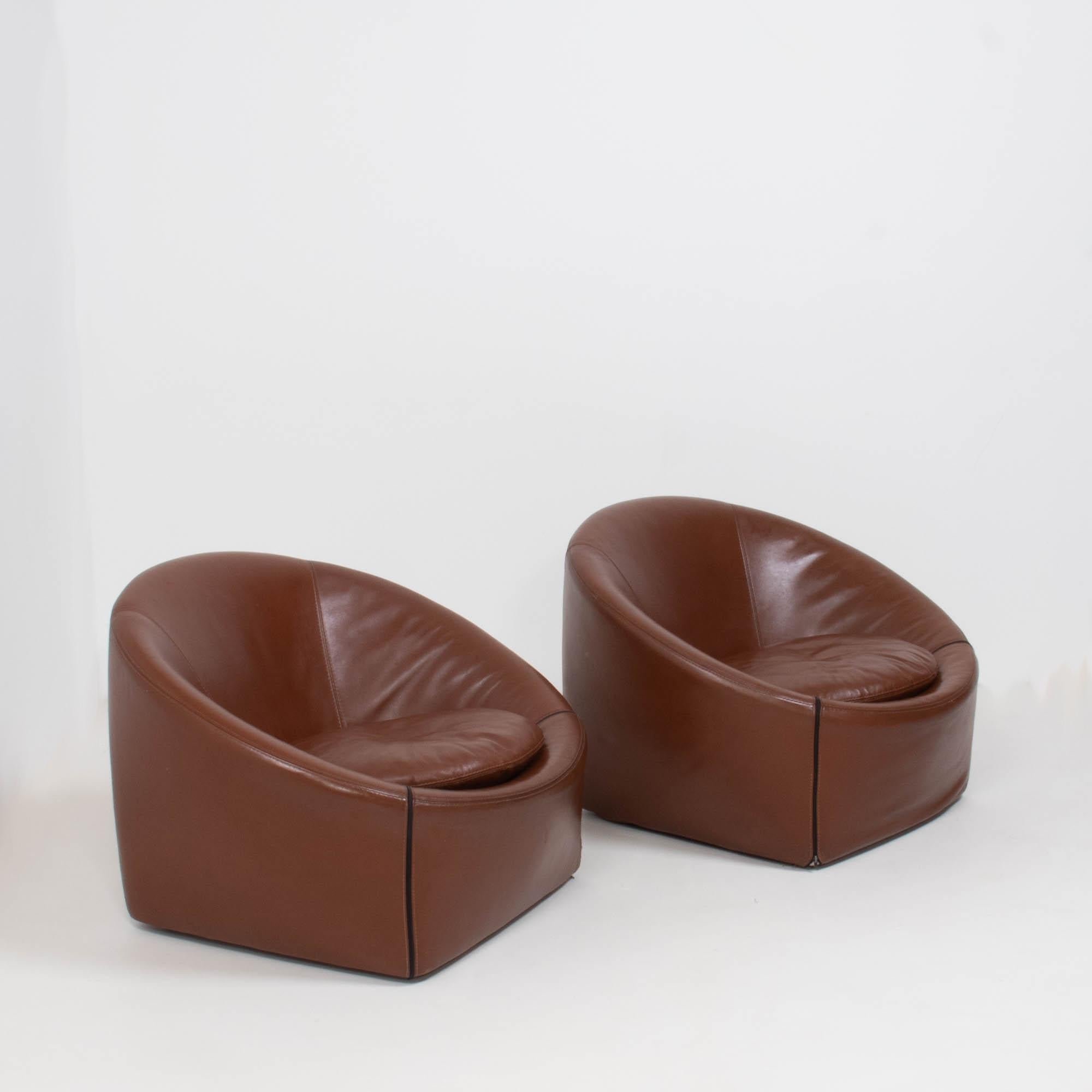 Minotti by Gordon Guillaumier Brown Leather Capri Armchairs, Set of 2, 2005 In Good Condition In London, GB
