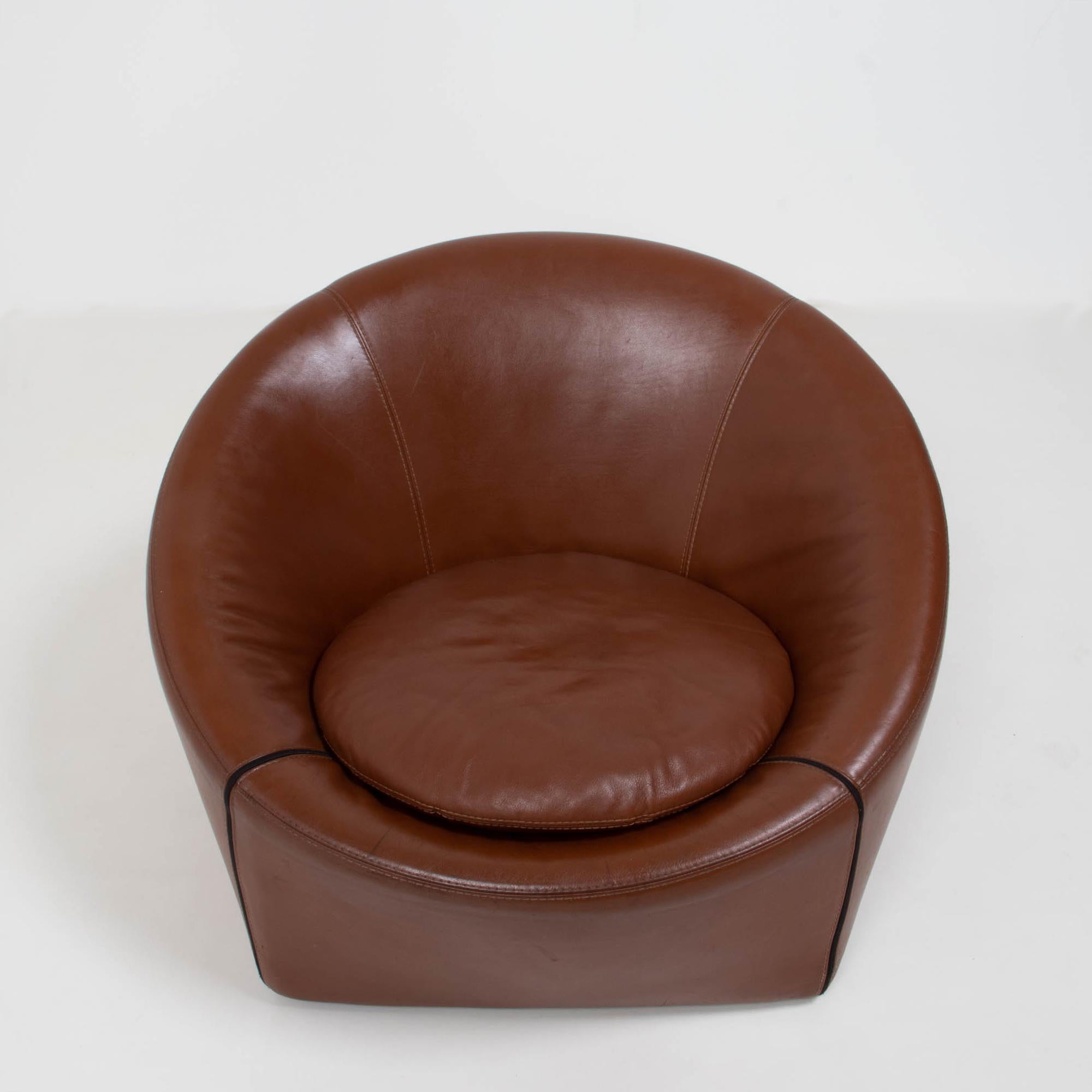 Minotti by Gordon Guillaumier Brown Leather Capri Rounded Armchair In Good Condition In London, GB