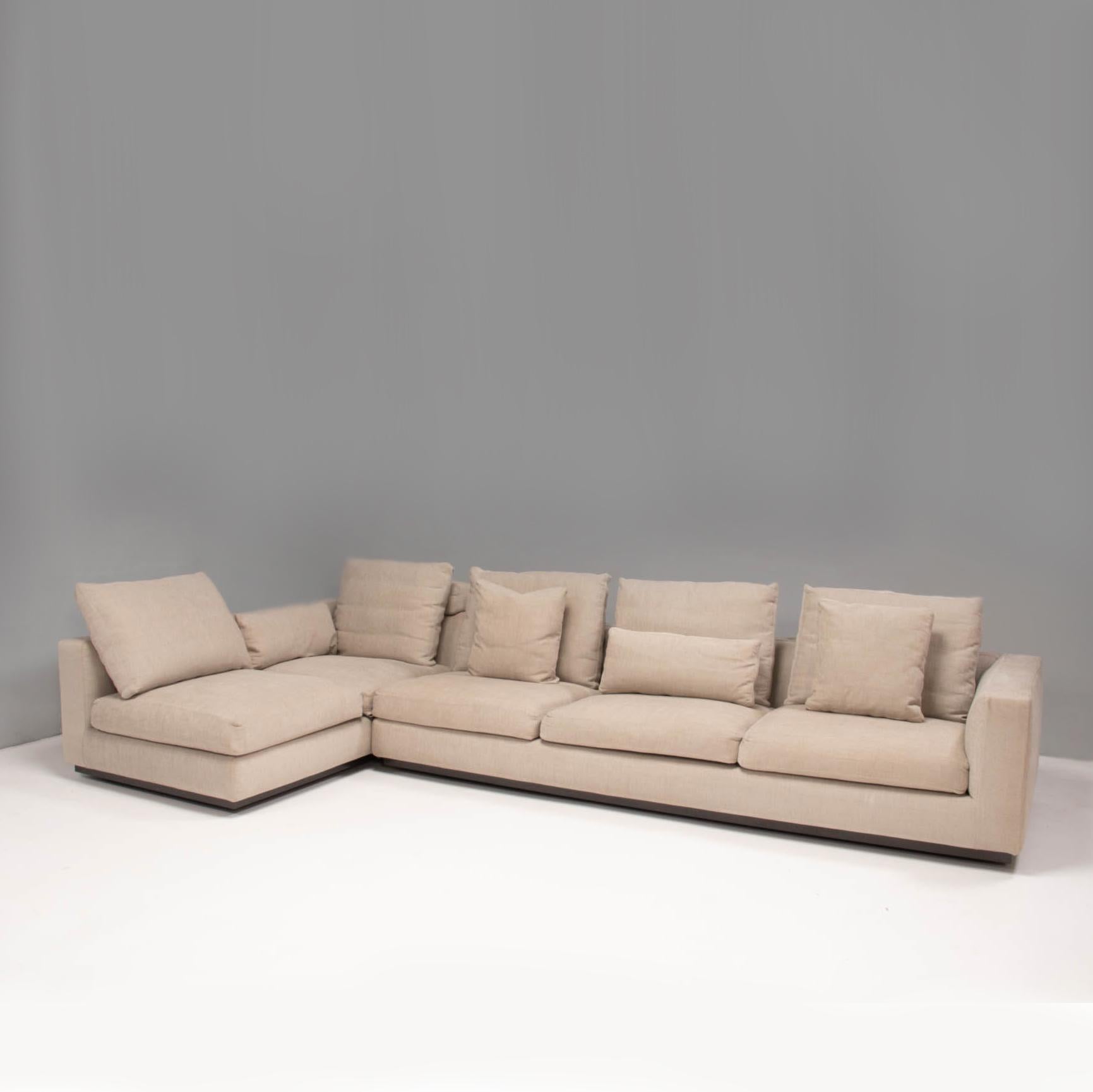 Minotti by Rodolfo Dordoni Beigefarbenes modulares Andersen Line-Sofa aus Stoff 1