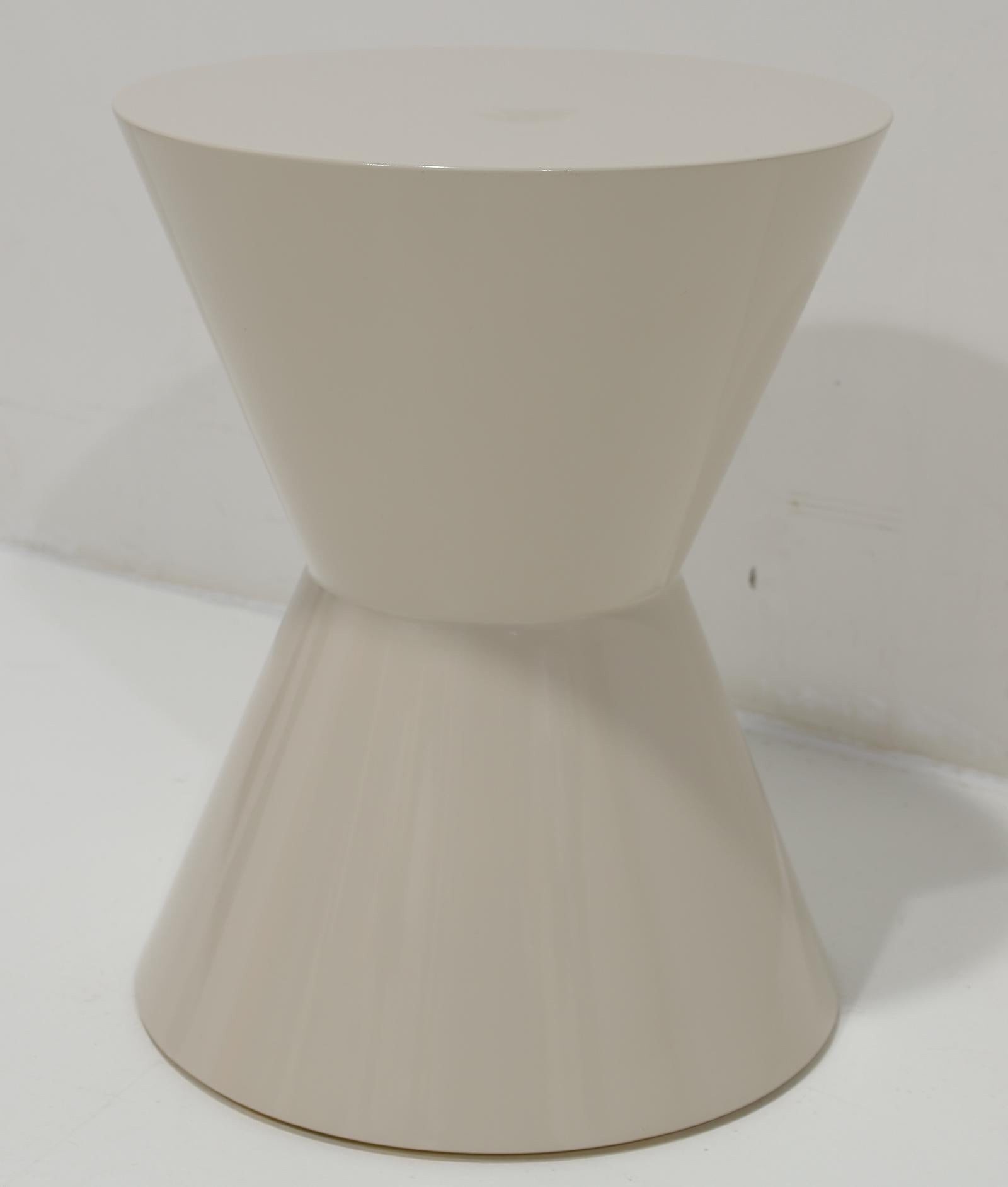 Minotti Cesar Tisch in Off-White Glänzendem Lack (Italienisch) im Angebot