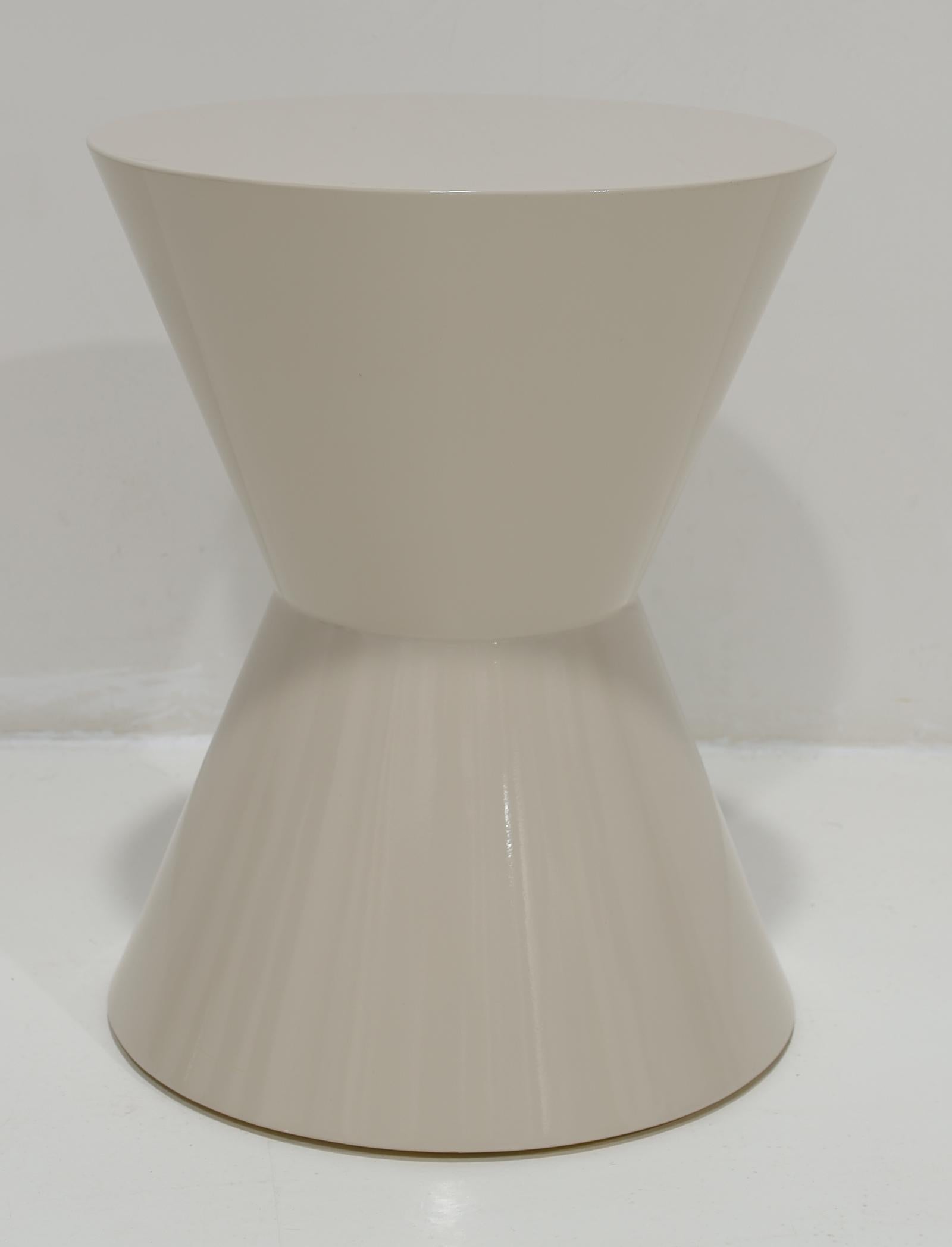 Minotti Cesar Tisch in Off-White Glänzendem Lack im Zustand „Gut“ im Angebot in Dallas, TX