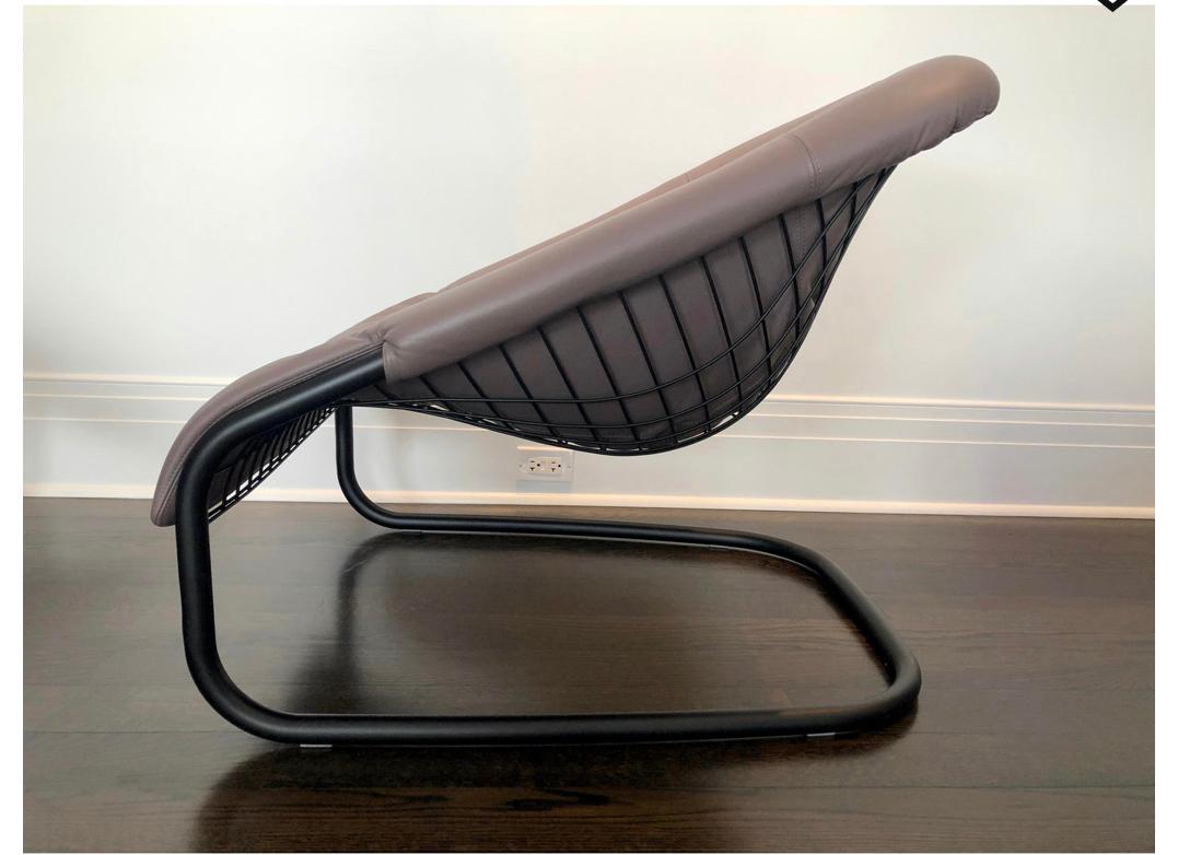 Paire de chaises Minotti Cortina en cuir gris et structure en acier tubulaire noir mat, conçues par Gordon Guillaumier. La couleur du cuir est 