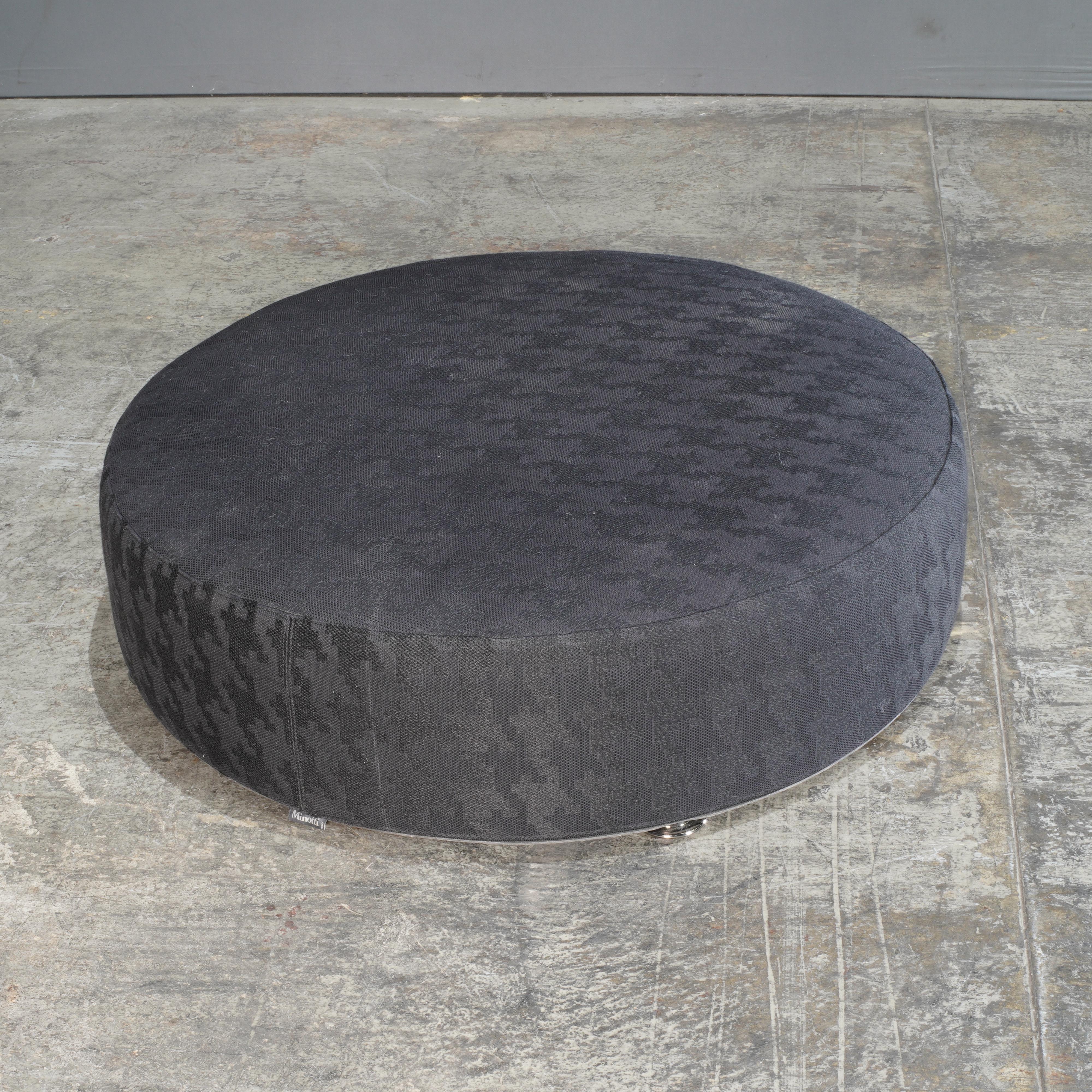Minotti Davis Round Pouf by Rodolfo Dordoni In Good Condition In Basildon, London