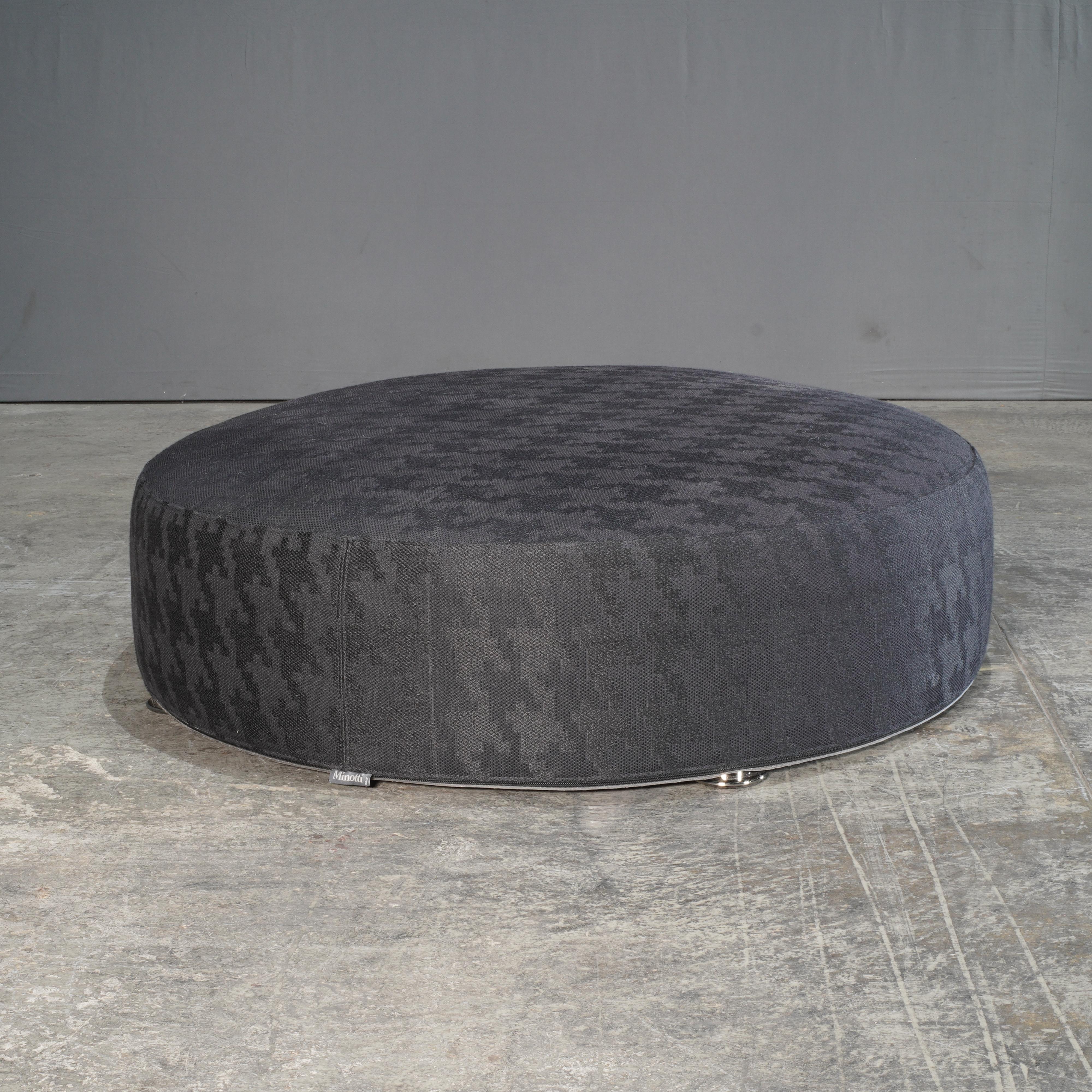 Contemporary Minotti Davis Round Pouf by Rodolfo Dordoni