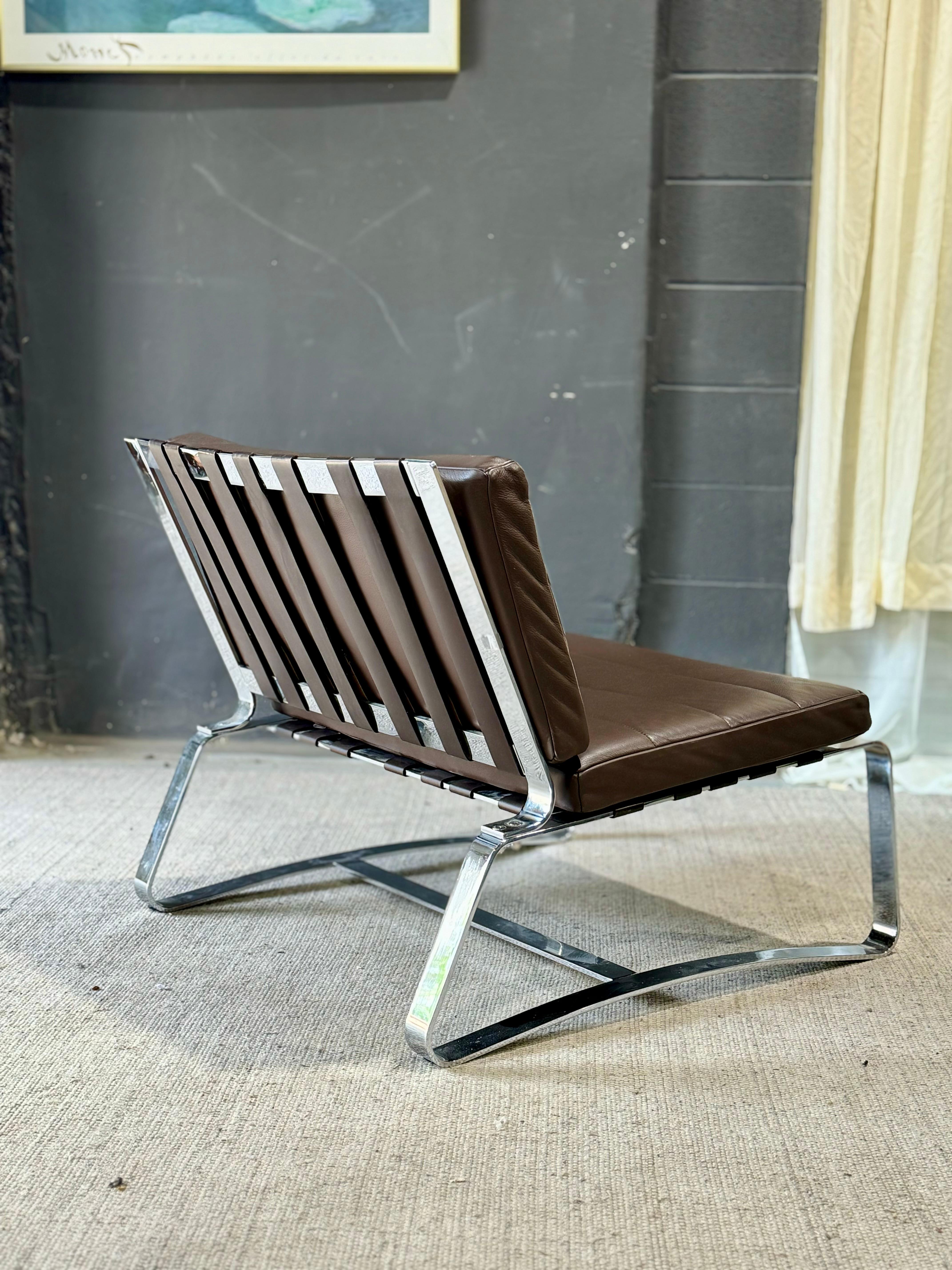 Absolutely immaculate vintage “Delaunay” leather & chrome steel lounger for your humble consideration. 

Horizontal patchwork top grain leather cushions, in a very becoming espresso brown. Full hide leather strap work cradles this divine leather