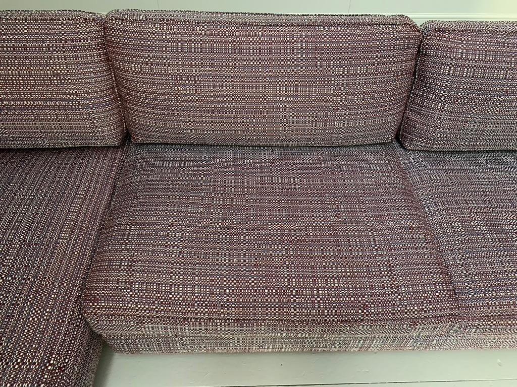 Canapé Freeman 4 places en forme de L de Minotti, en tissu tweed Dedar 3