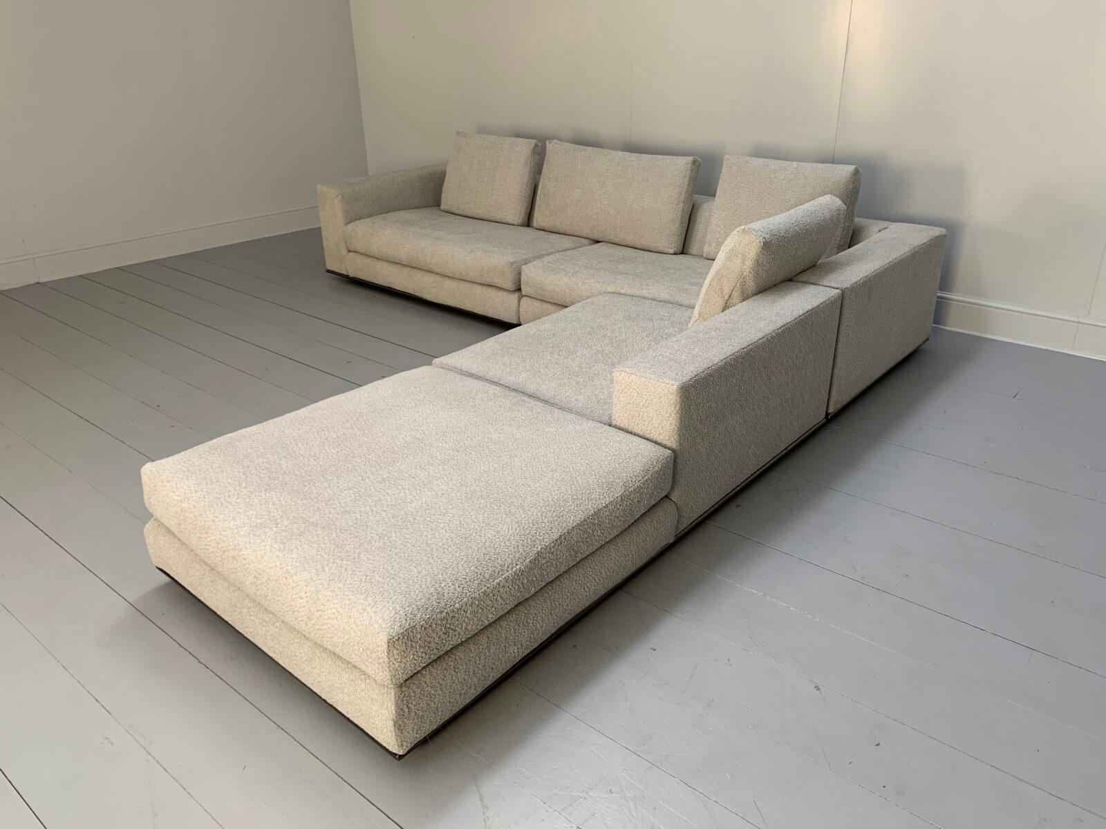 Hallo Freunde, und herzlich willkommen zu einem weiteren unübersehbaren Angebot von Lord Browns Furniture, Großbritanniens führender Quelle für edle Sofas und Stühle.

Bei dieser Gelegenheit bieten wir Ihnen ein riesiges, großartiges Minotti