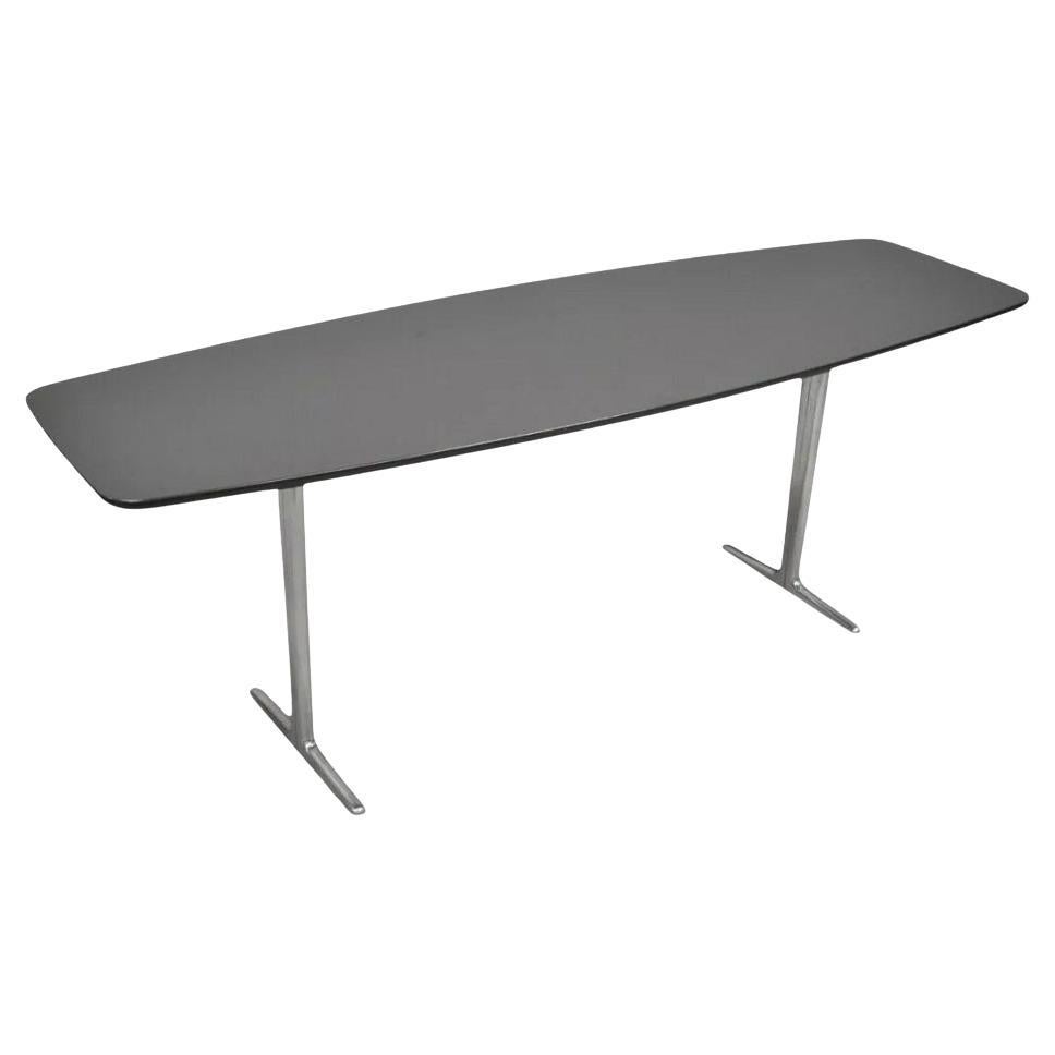 Minotti Italian Modern Surfboard Couchtisch mit verchromten Stahlbeinen im Angebot
