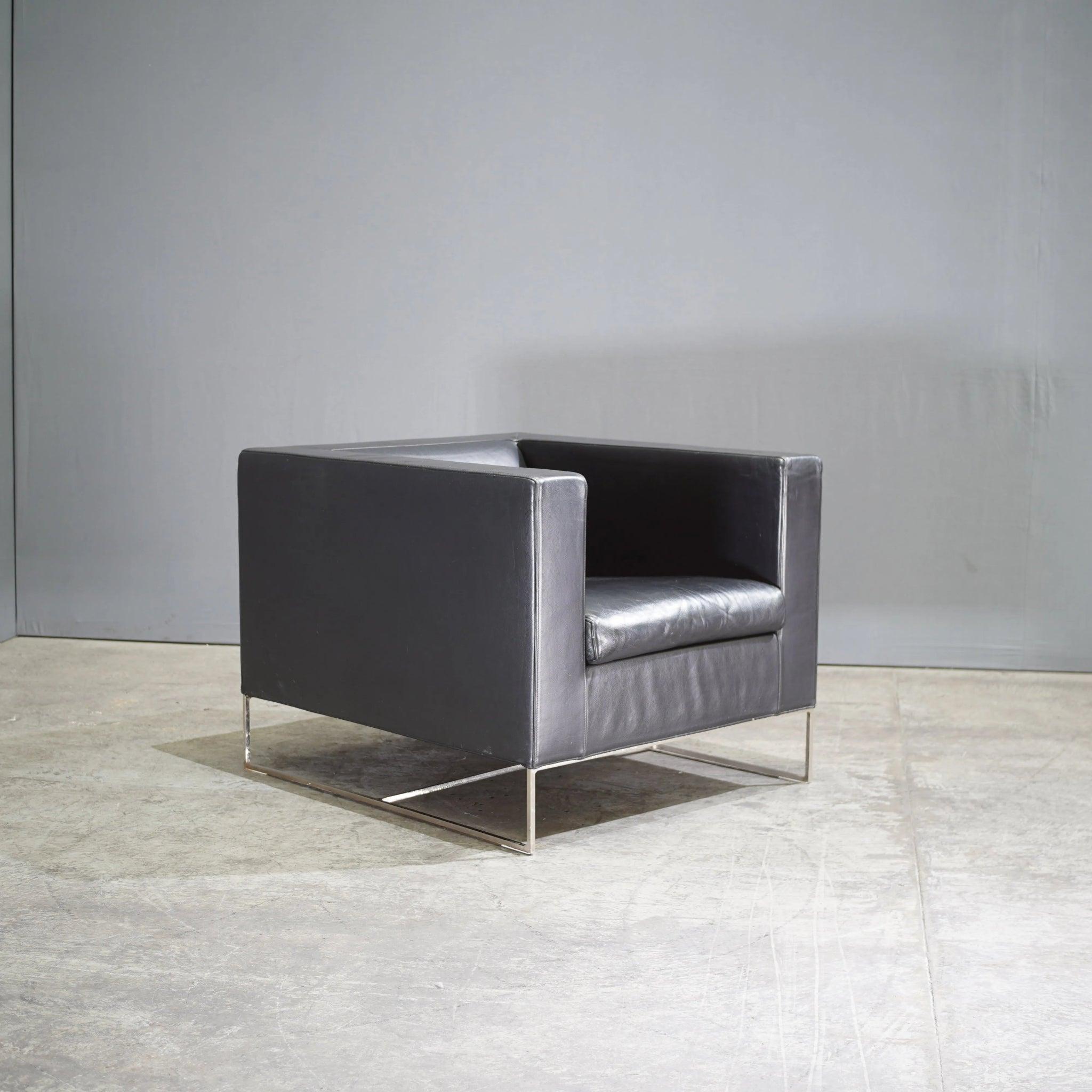 Minotti Klee Leather Chair by Rodolfo Dordoni In Good Condition For Sale In Basildon, London