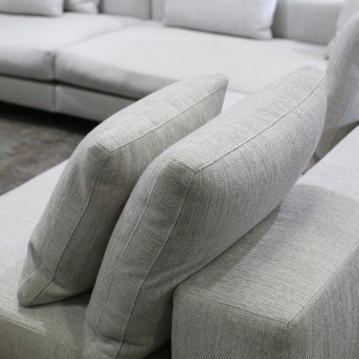 Minotti Hellgraues Sektionssofa im Zustand „Gut“ im Angebot in Basildon, London
