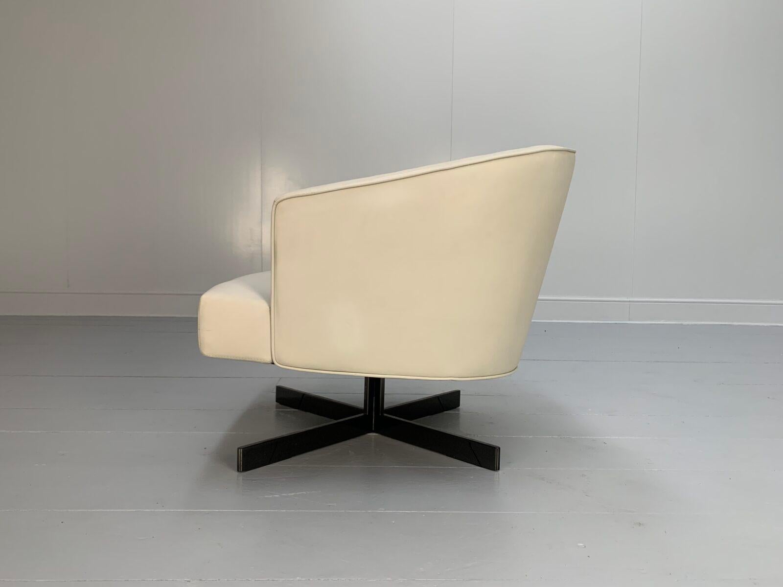 Minotti “Martin” Armchair – In Ivory “Pelle” Leather In Good Condition For Sale In Barrowford, GB