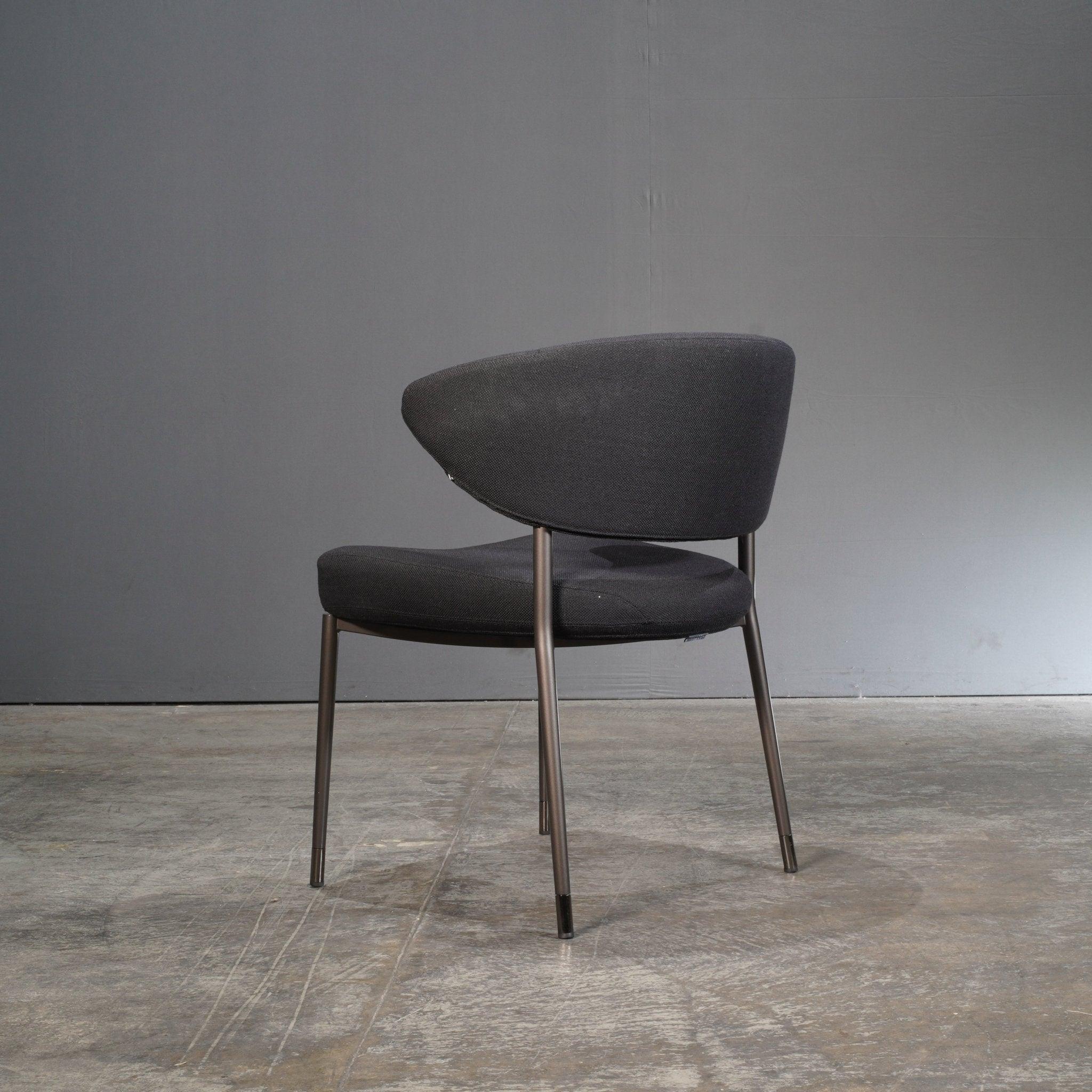 Minotti Mills Dining Chair by Rodolfo Dordoni In Good Condition In Basildon, London