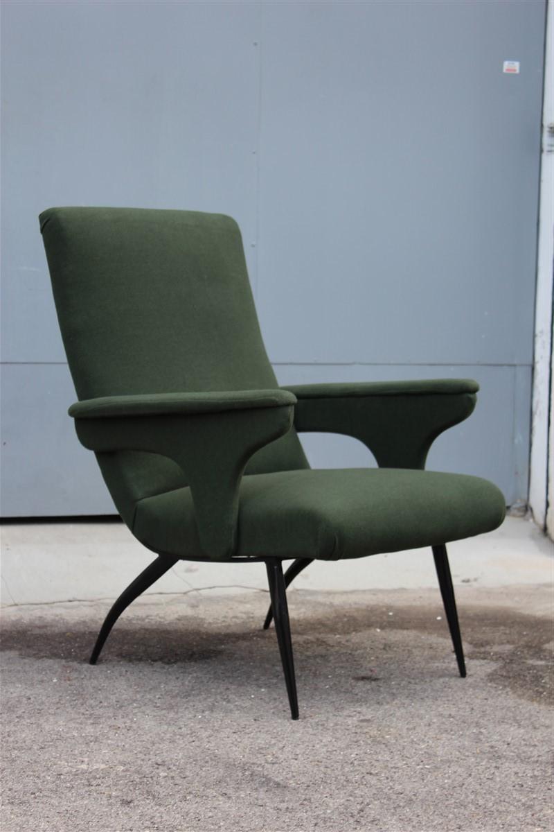 Minotti pair of midcentury Gigi Radice armchairs green velvet black feet, 1950s.