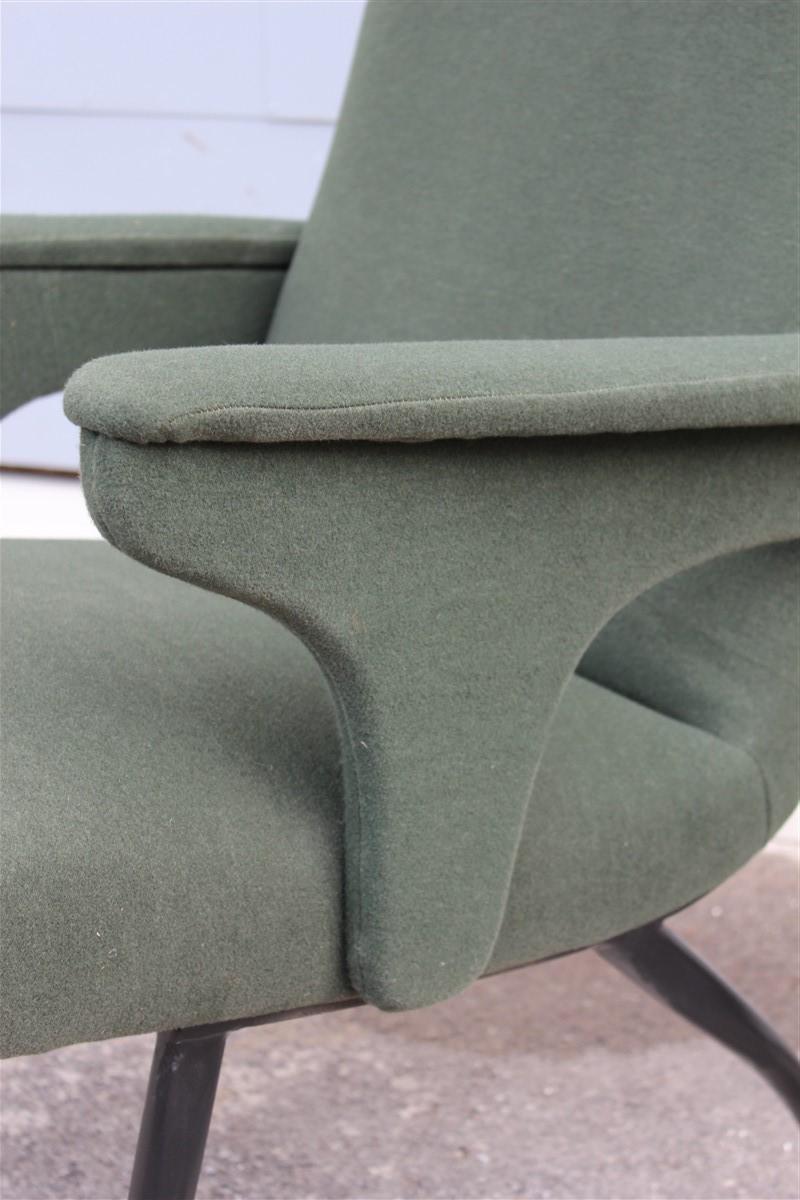 Minotti Pair of Midcentury Gigi Radice Armchairs Green Velvet Black Feet, 1950s In Good Condition In Palermo, Sicily