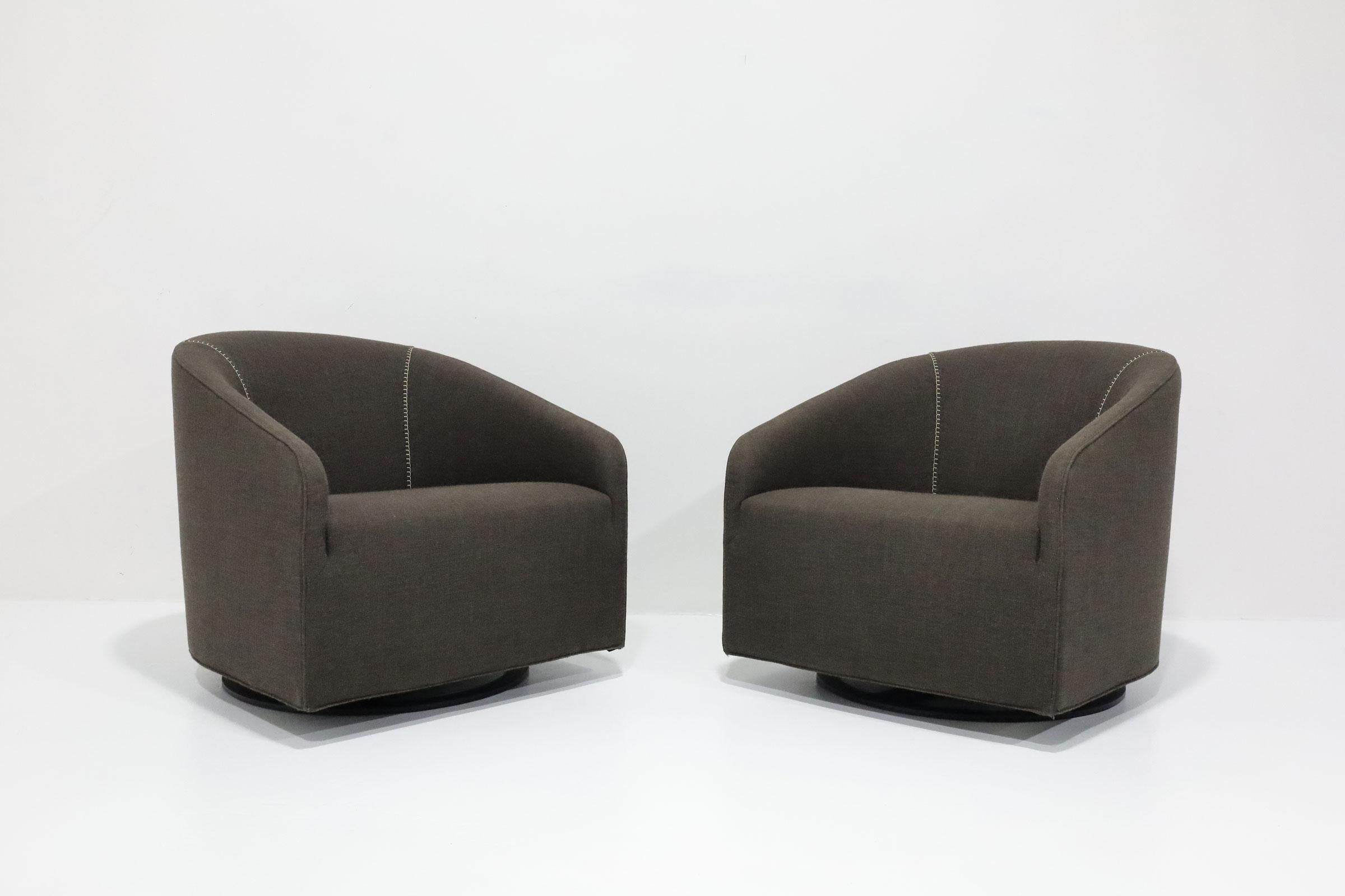 Like new great looking swivel lounge chairs designed by Rudolfo Dordoni for Minotti.