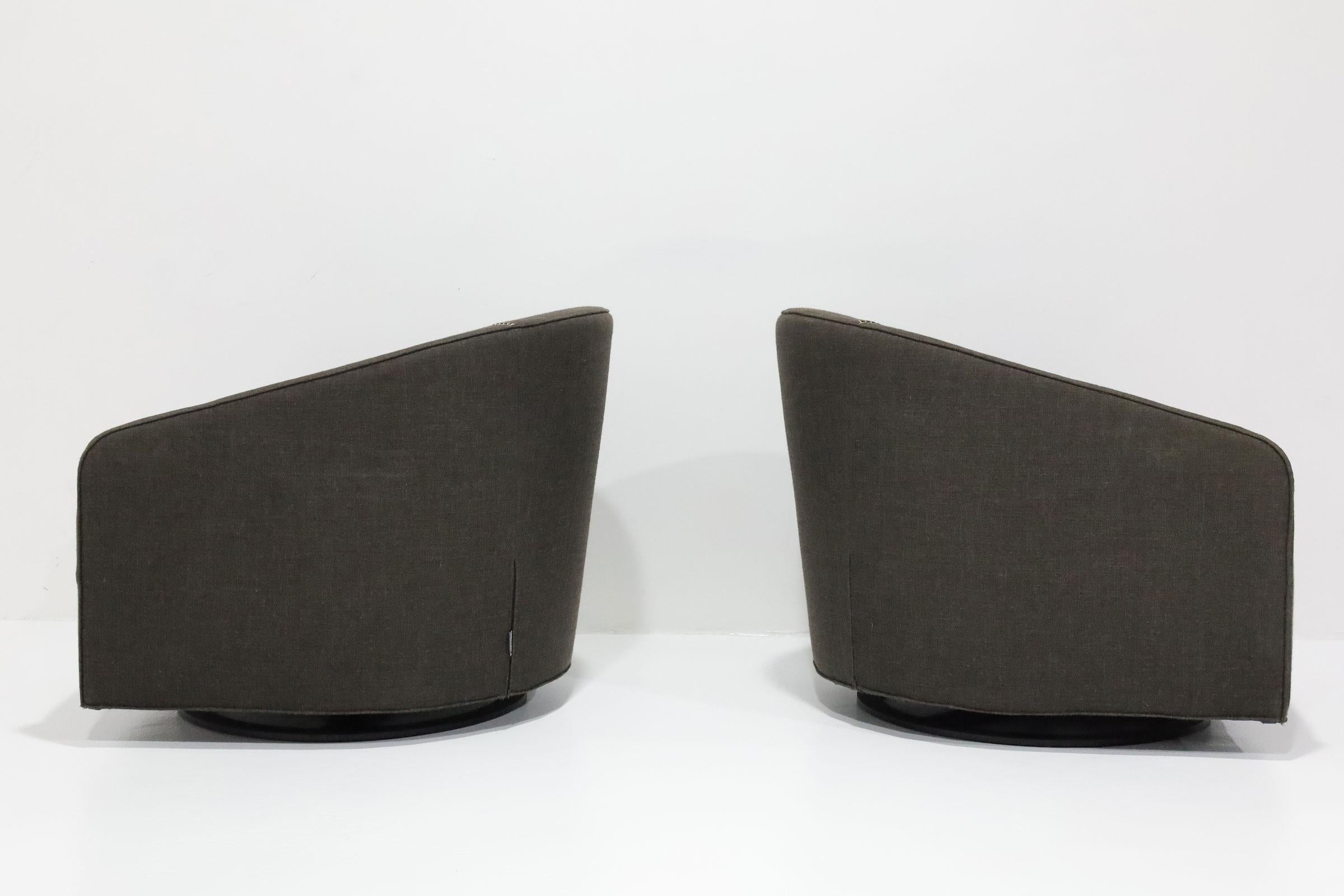 Modern Minotti Portofino Swivel Lounge Chairs, Pair For Sale