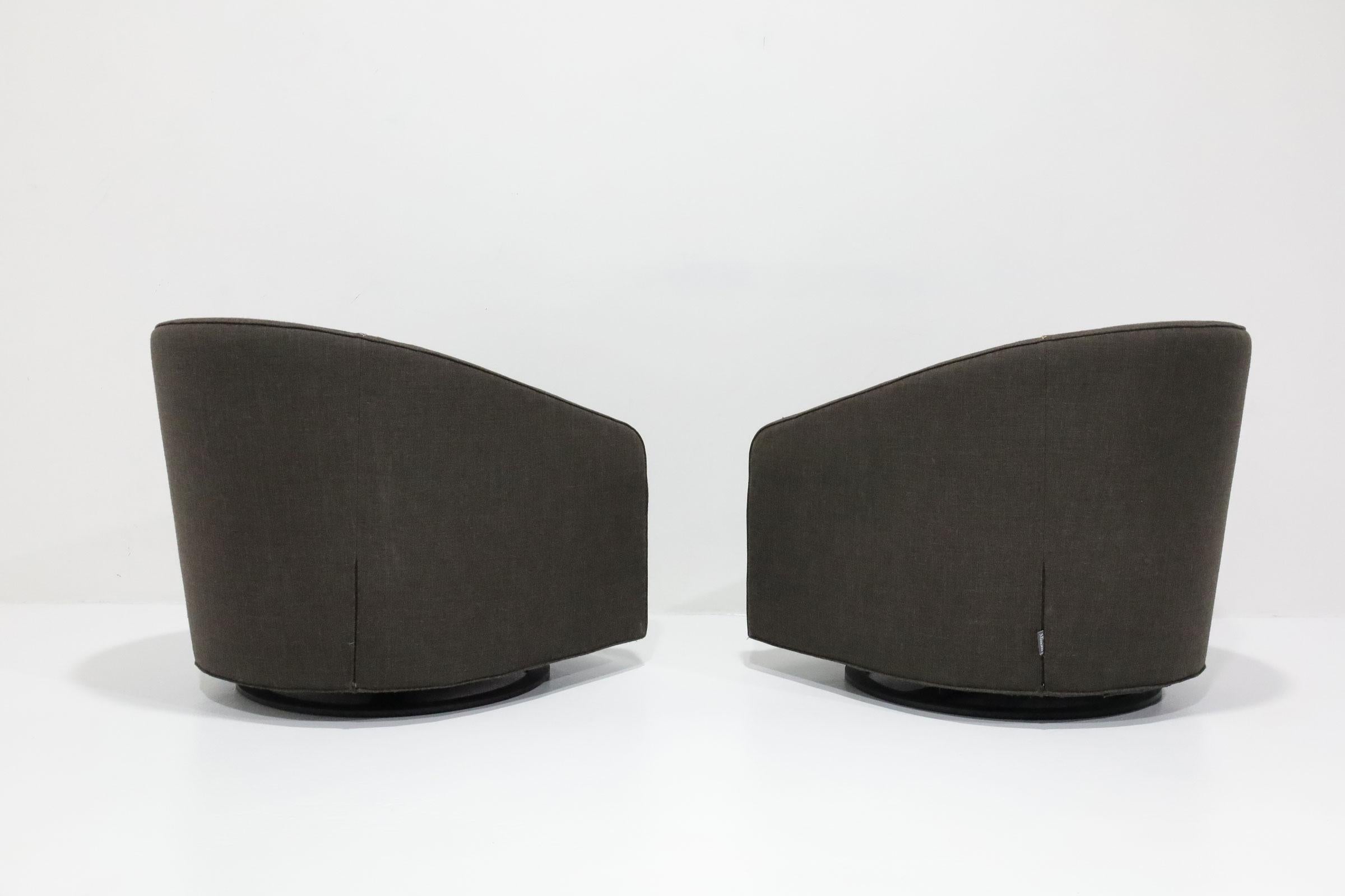 Contemporary Minotti Portofino Swivel Lounge Chairs, Pair For Sale