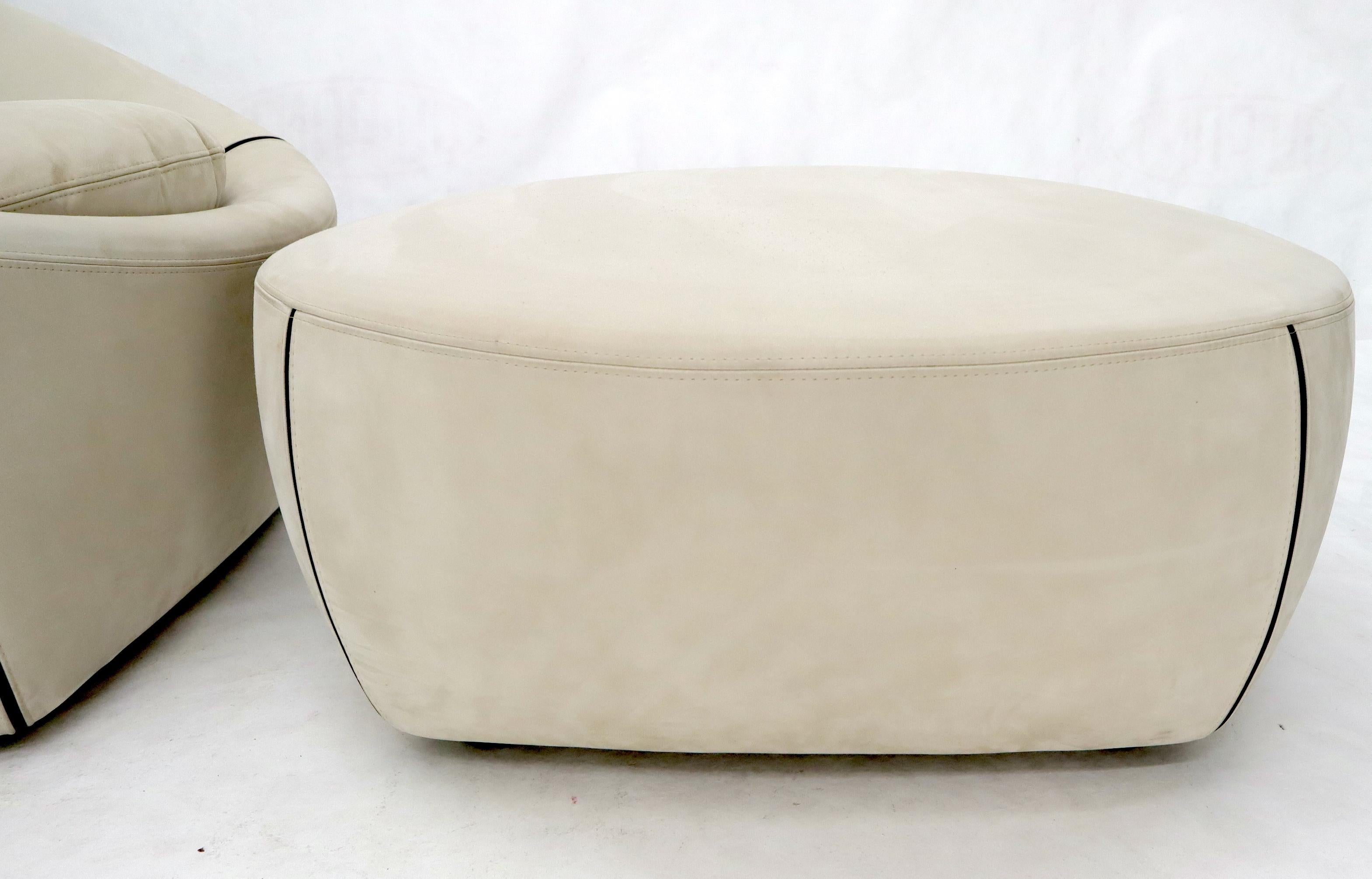 Minotti Rare Light Grey Beige Suede Lounge Chair with Matching Round Ottoman In Excellent Condition In Rockaway, NJ
