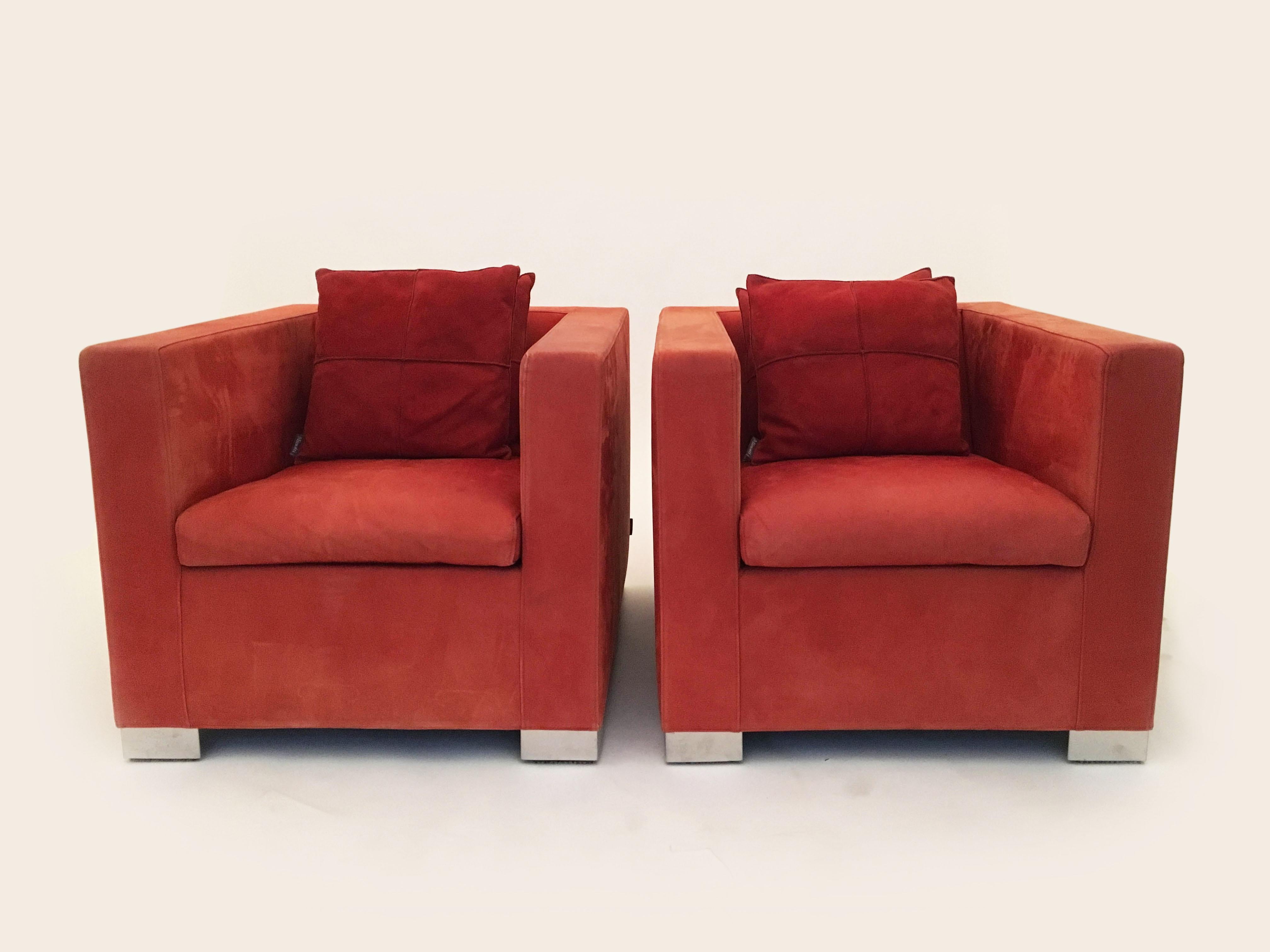 A vintage set of two “Suitcase” armchairs designed by Rodolfo Dordoni for Minotti in the 1980s. A modern interpretation of the classic club chairs of the Art Deco area of the 1920. All original suede leather in burned red, the color has been aged