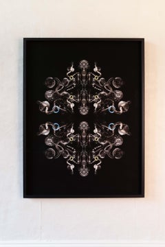 2-Lux - Tirage d'art photographique d'un lustre sur fond noir