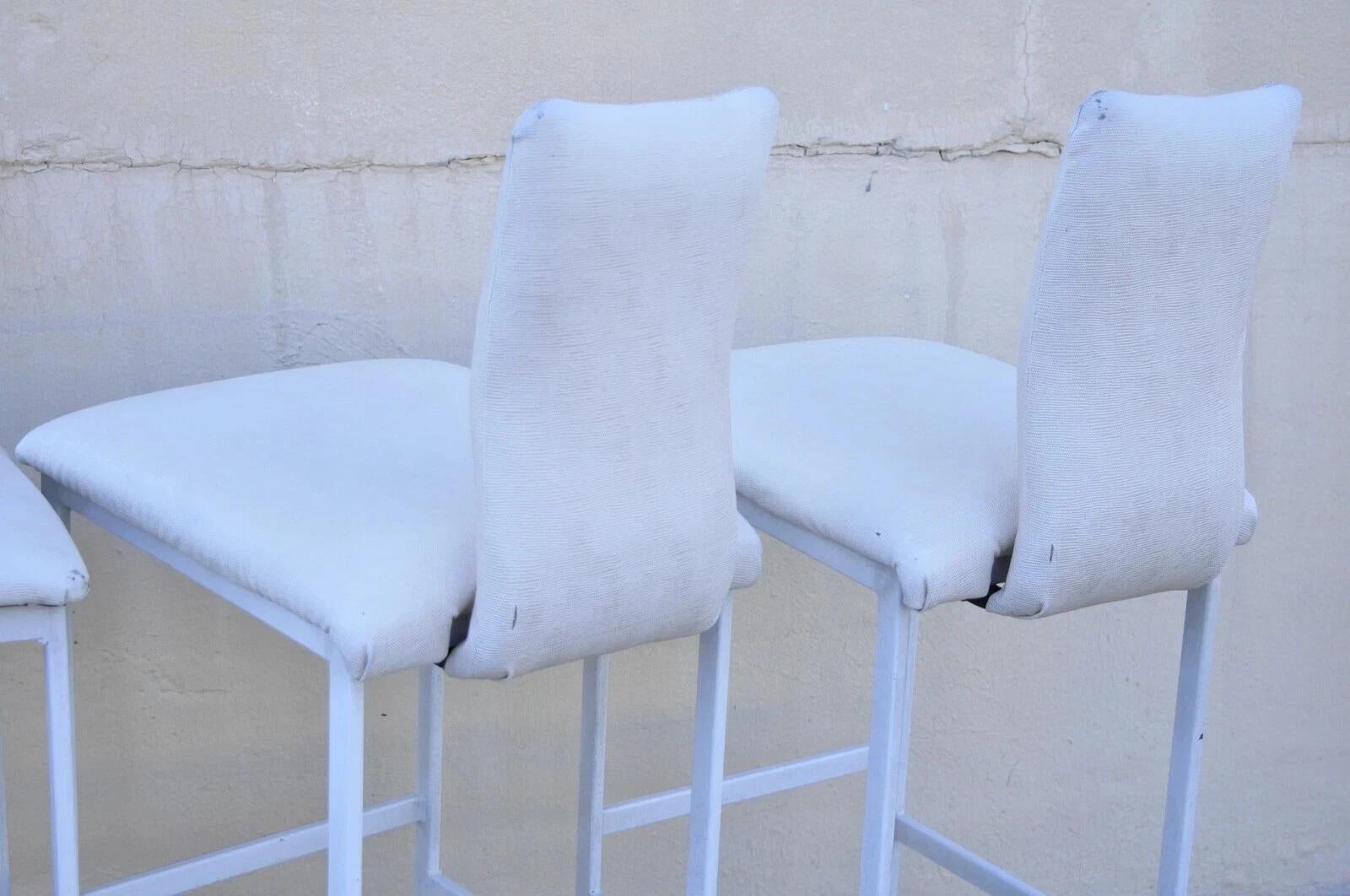 Minson Ent. Sedia da bar moderna e moderna in metallo bianco scolpito - Set di 4 sedie in vendita 3