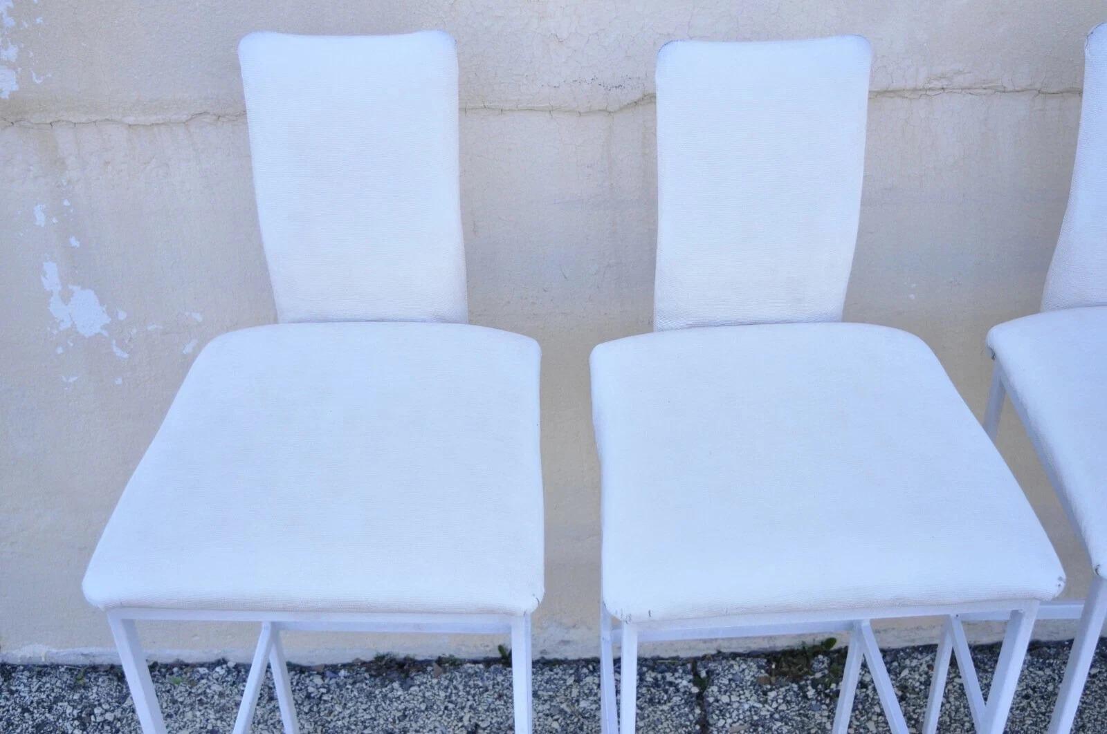 Minson Ent. Sedia da bar moderna e moderna in metallo bianco scolpito - Set di 4 sedie in vendita 4