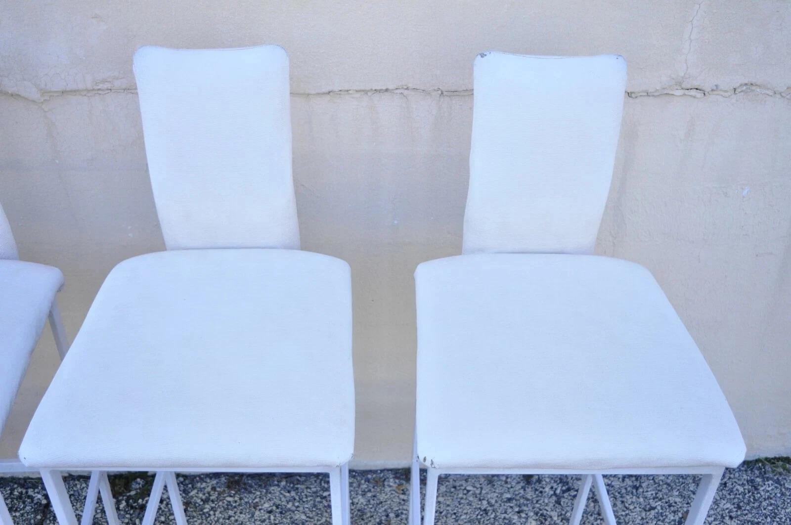 Moderno Minson Ent. Sedia da bar moderna e moderna in metallo bianco scolpito - Set di 4 sedie in vendita