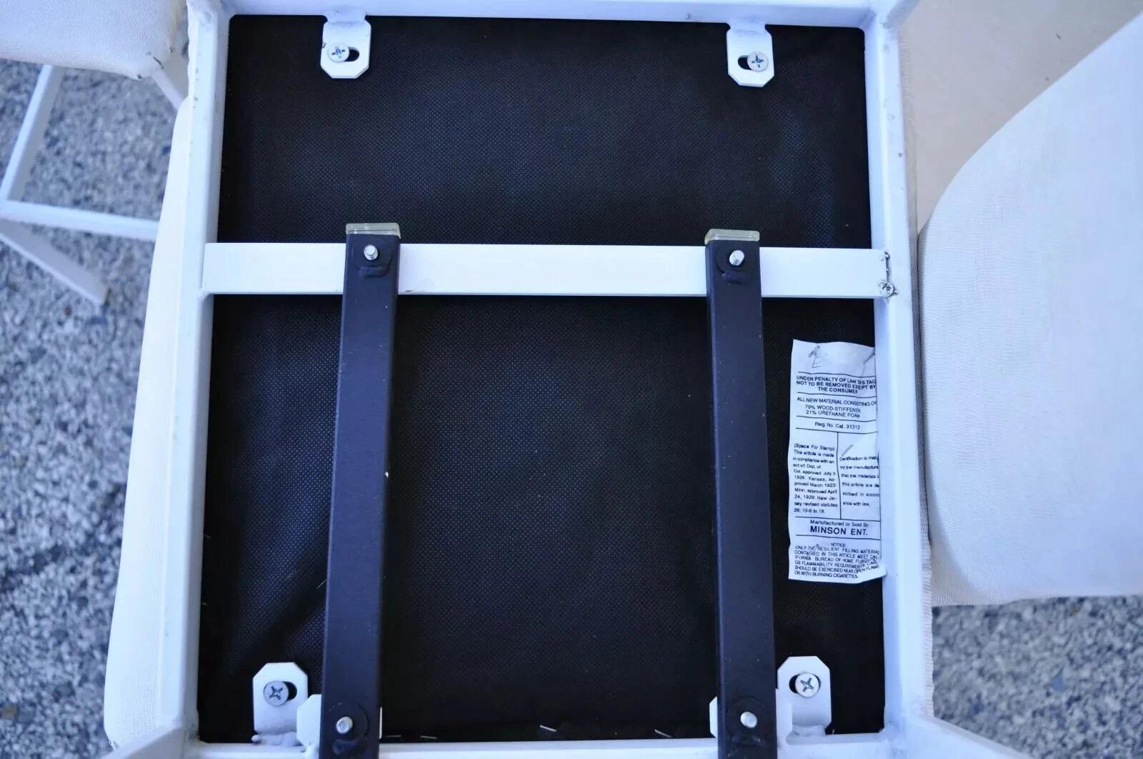 Minson Ent. Sedia da bar moderna e moderna in metallo bianco scolpito - Set di 4 sedie in vendita 2