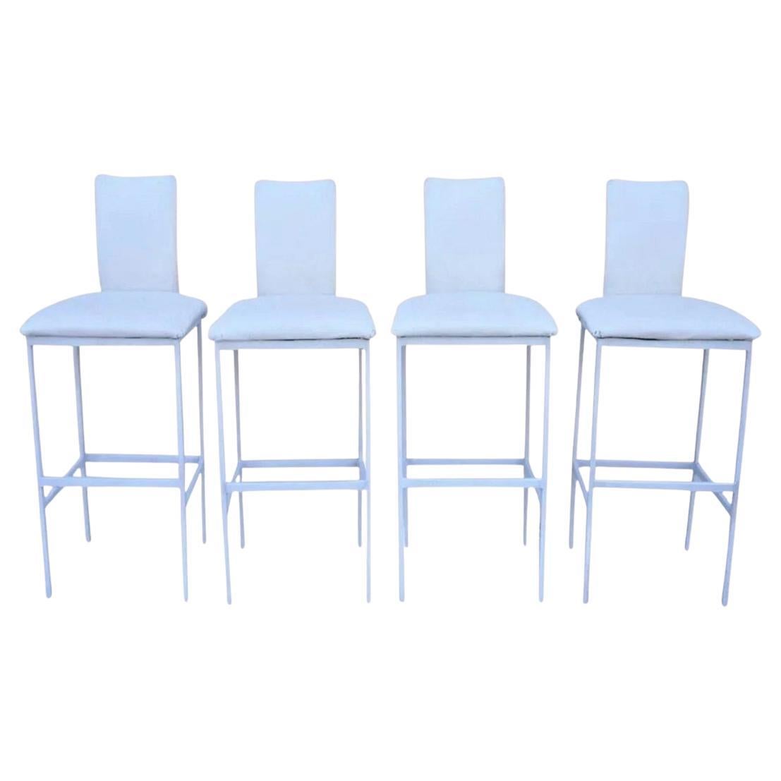 Minson Ent. Sedia da bar moderna e moderna in metallo bianco scolpito - Set di 4 sedie in vendita