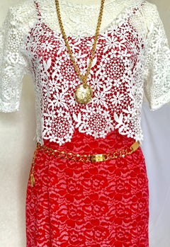MINT. 80's Vintage CHANEL golden thick chain belt with logo engraved bar motifs.