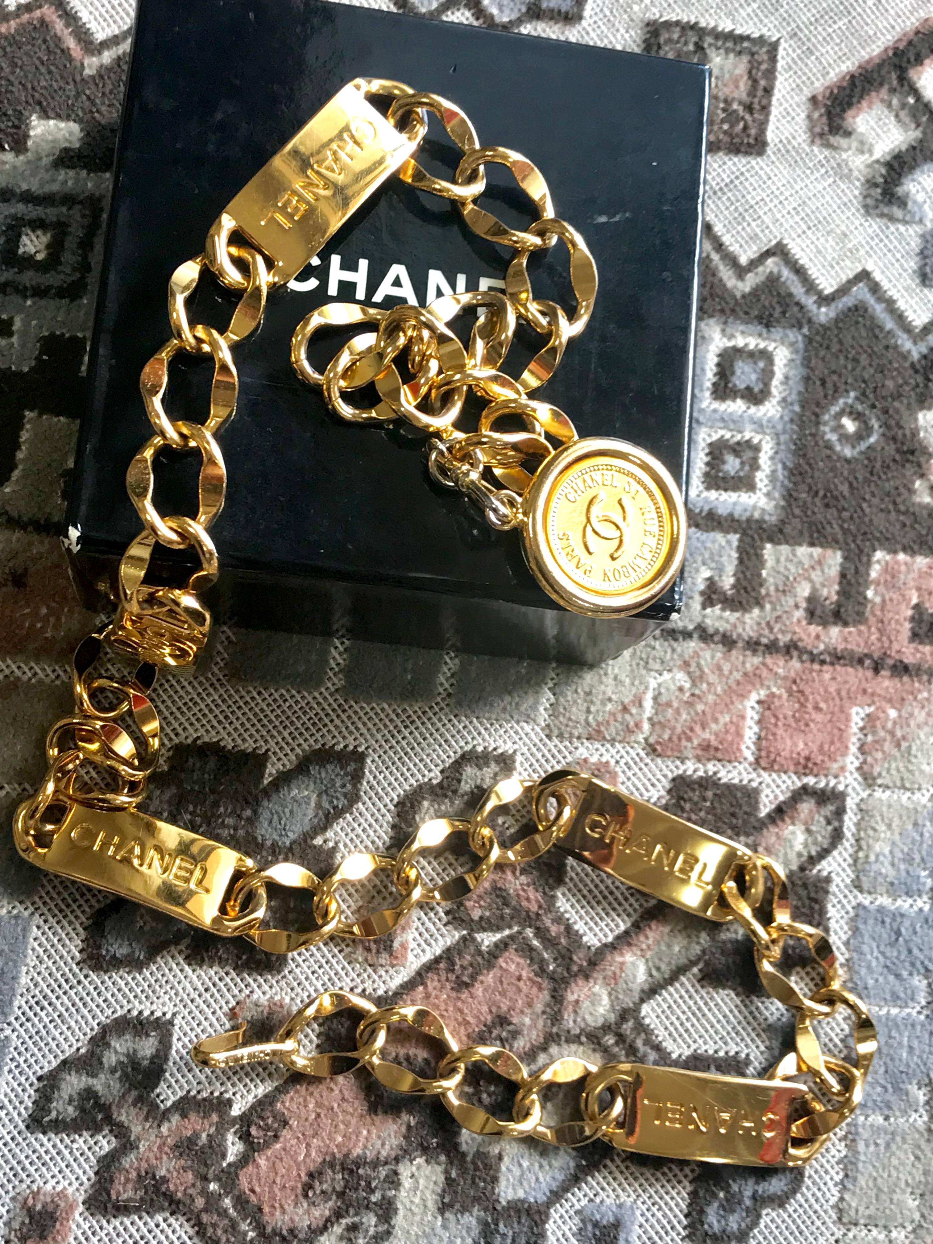 Women's or Men's MINT. 80's Vintage CHANEL golden thick chain belt with logo engraved bar motifs.