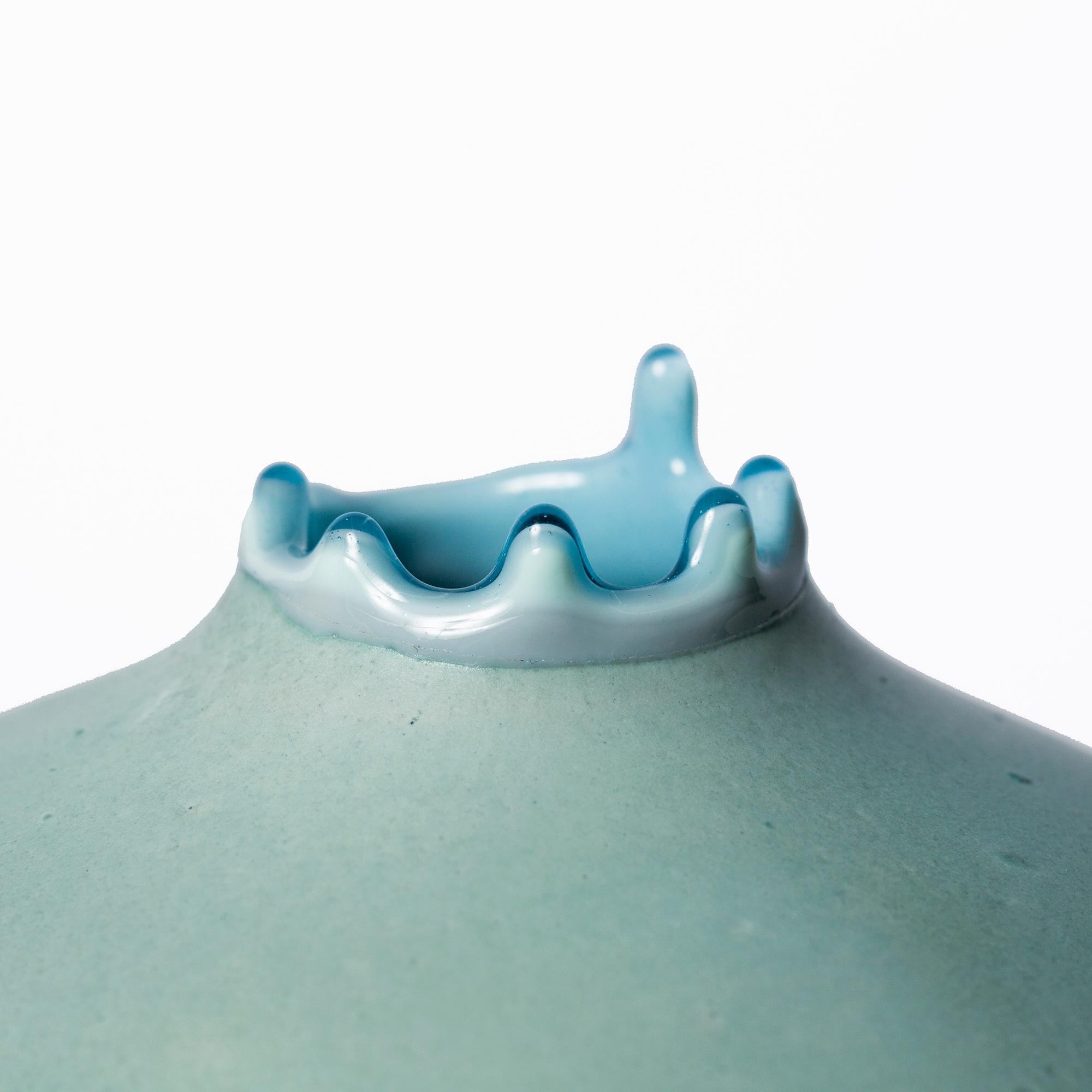 Americano Vaso Saturn grigio e menta di Elyse Graham in vendita