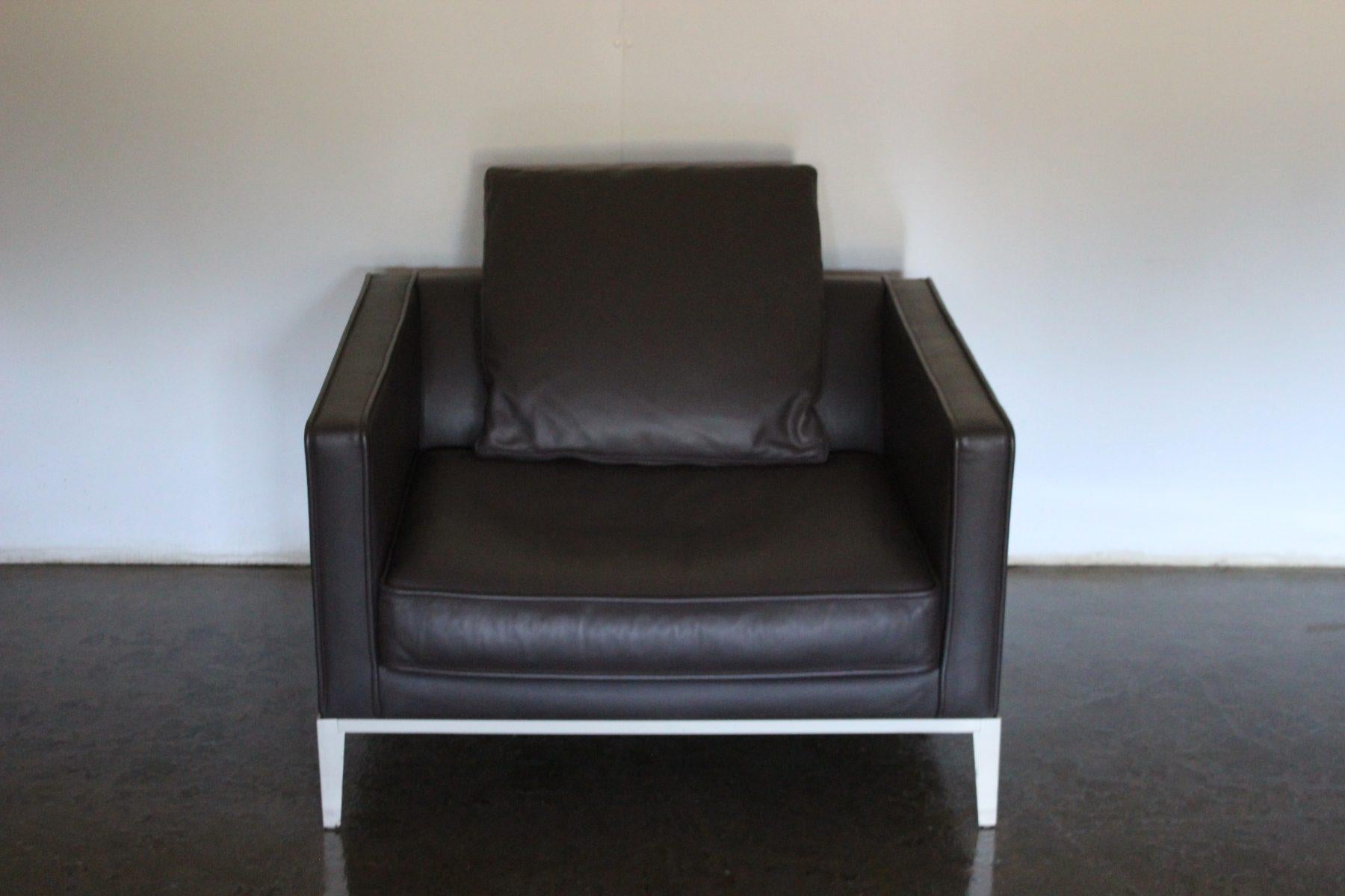 Mint B&B Italia “Simplice” Large Armchair in “Gamma” Dark-Brown Leather In Good Condition For Sale In Barrowford, GB