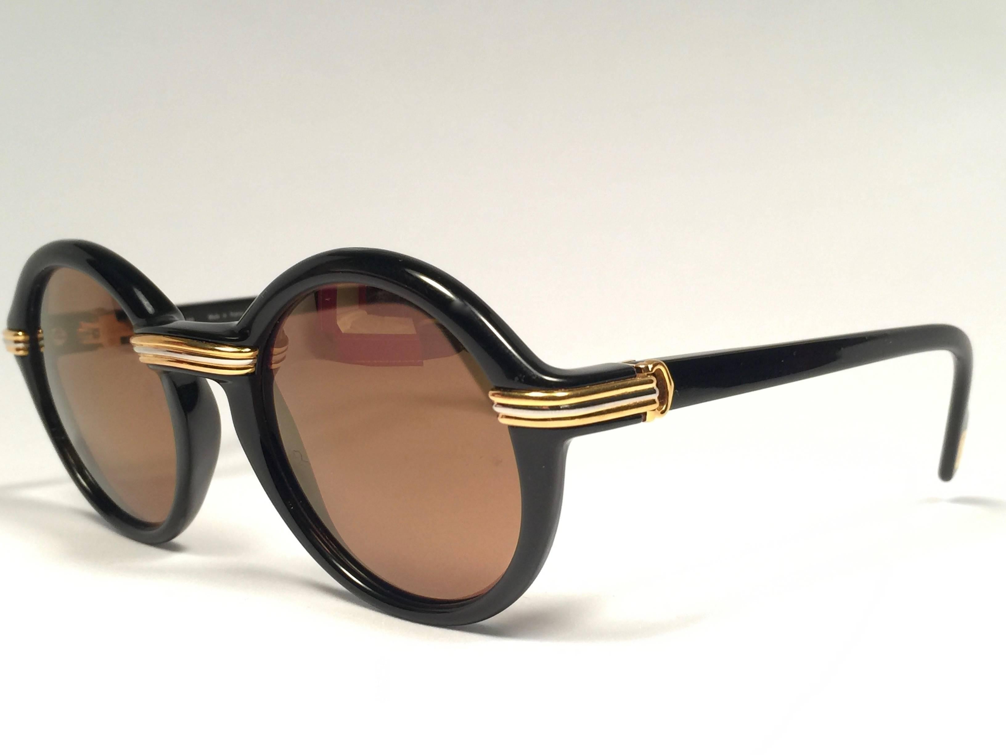 Mint Cartier Cabriolet Round Black & Gold 49MM 18K Gold Sunglasses France 1990's In Excellent Condition In Baleares, Baleares