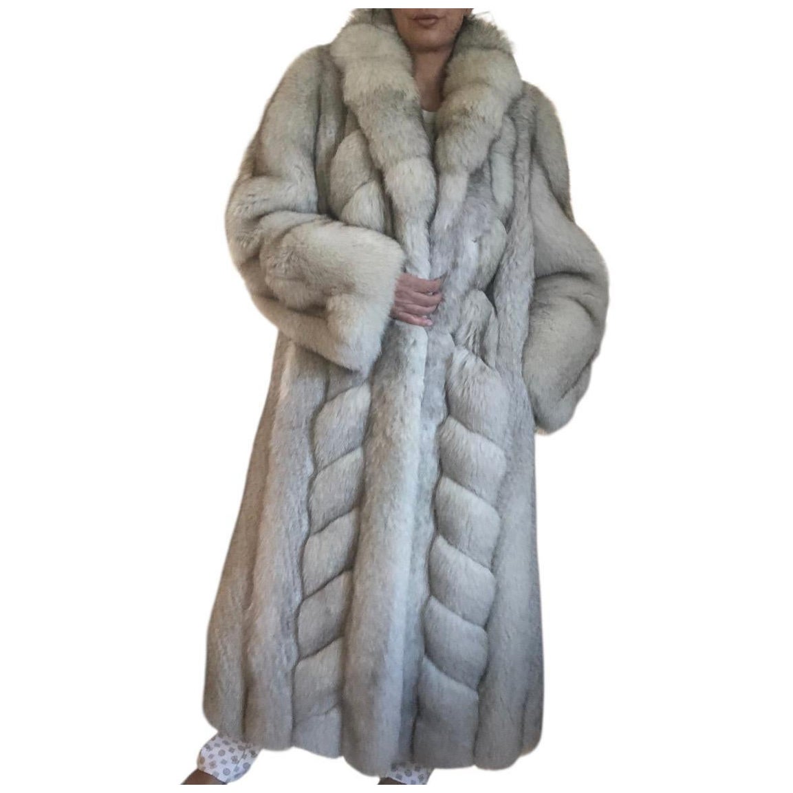 Mint chevron Norwegian fox fur coat 12/M For Sale