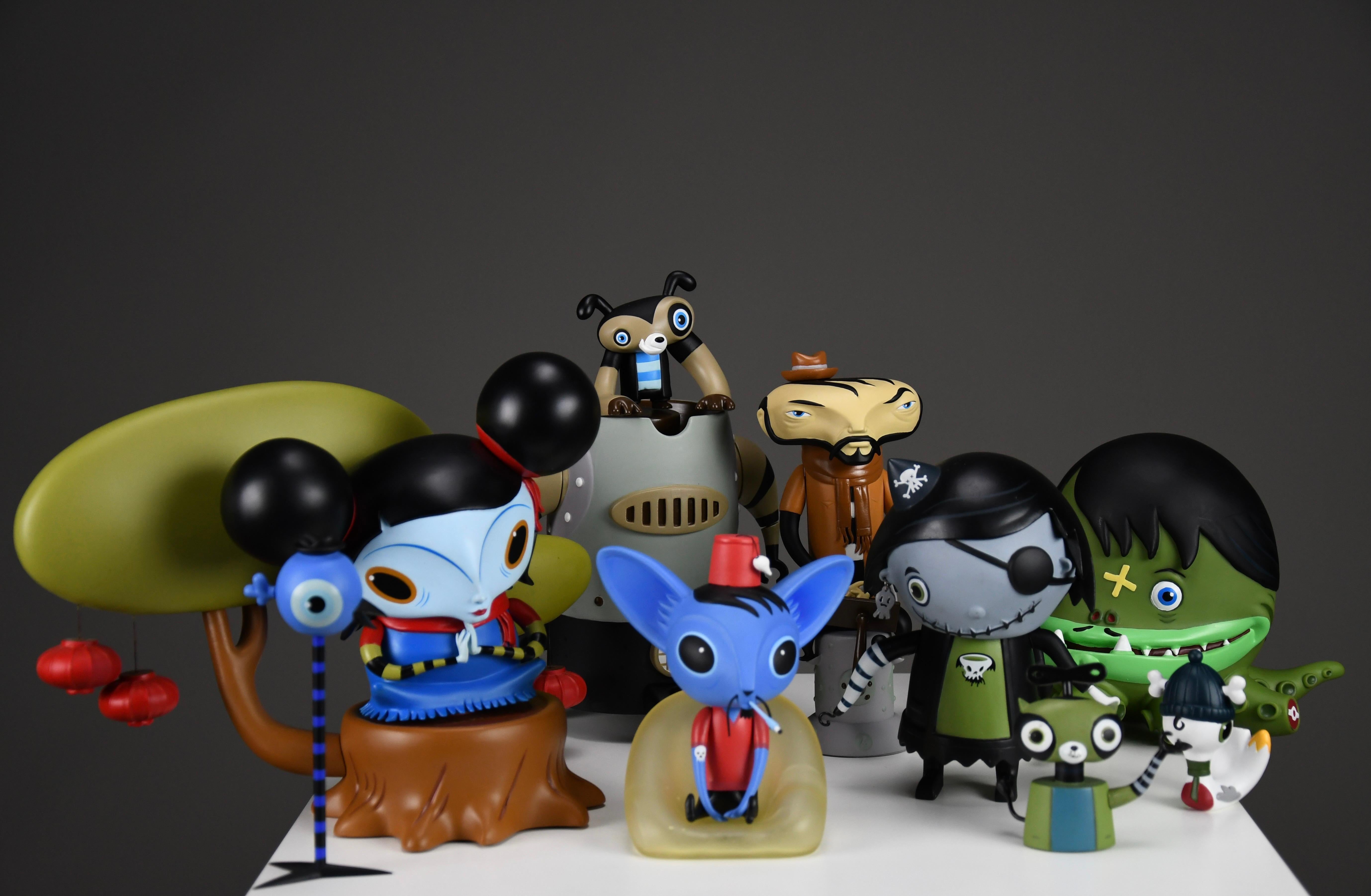 An extraordinary opportunity to own the entire first series of Scarygirl designer vinyl figures, created by visionary Australian artist Nathan Jurevicius. This rare, complete set from 2004 is in mint condition, with all original packaging