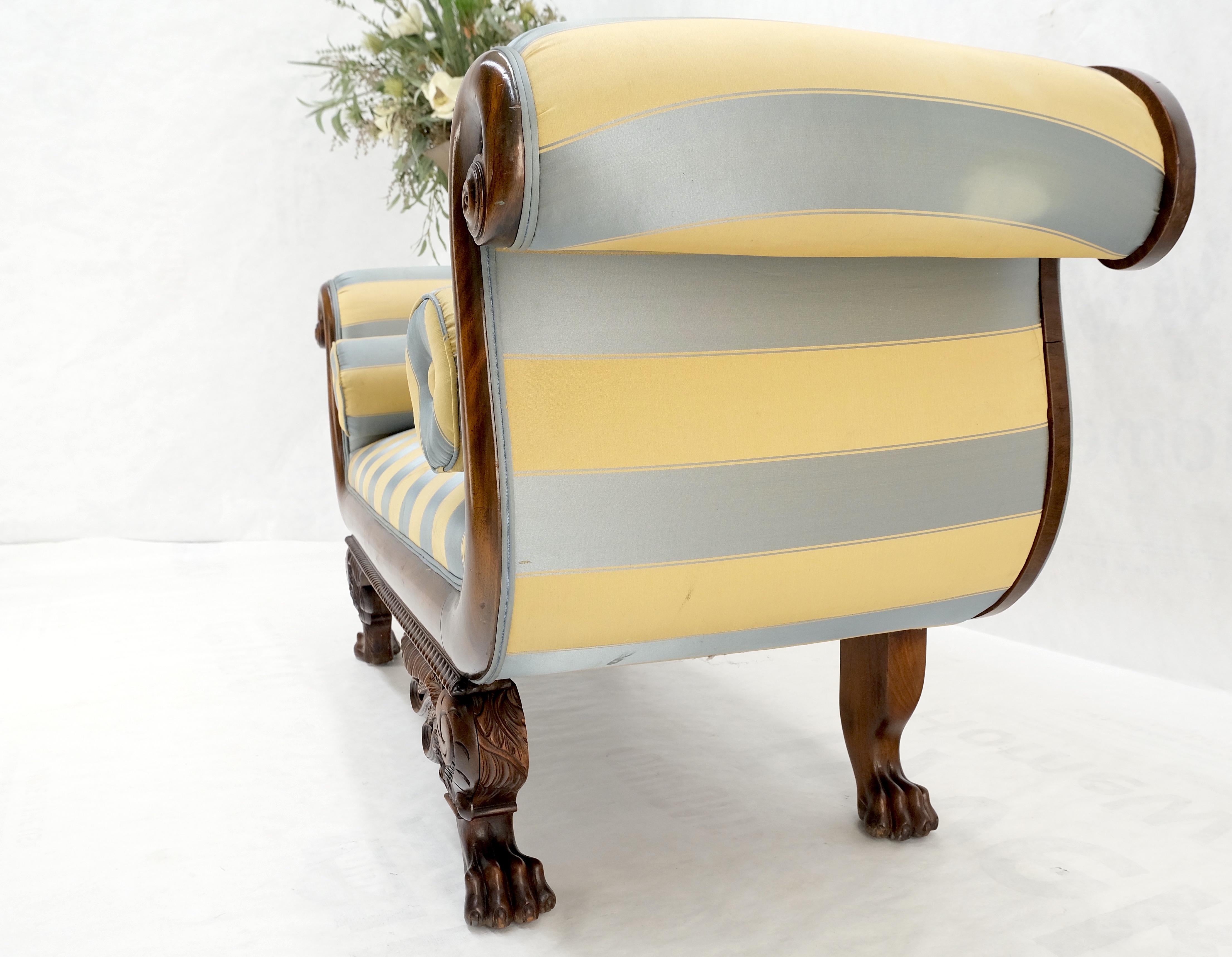 Mintfarbene Empire Sofa-Sette Loveseat-Kommode mit geschnitzten Details und Löwenfüßen im Angebot 5
