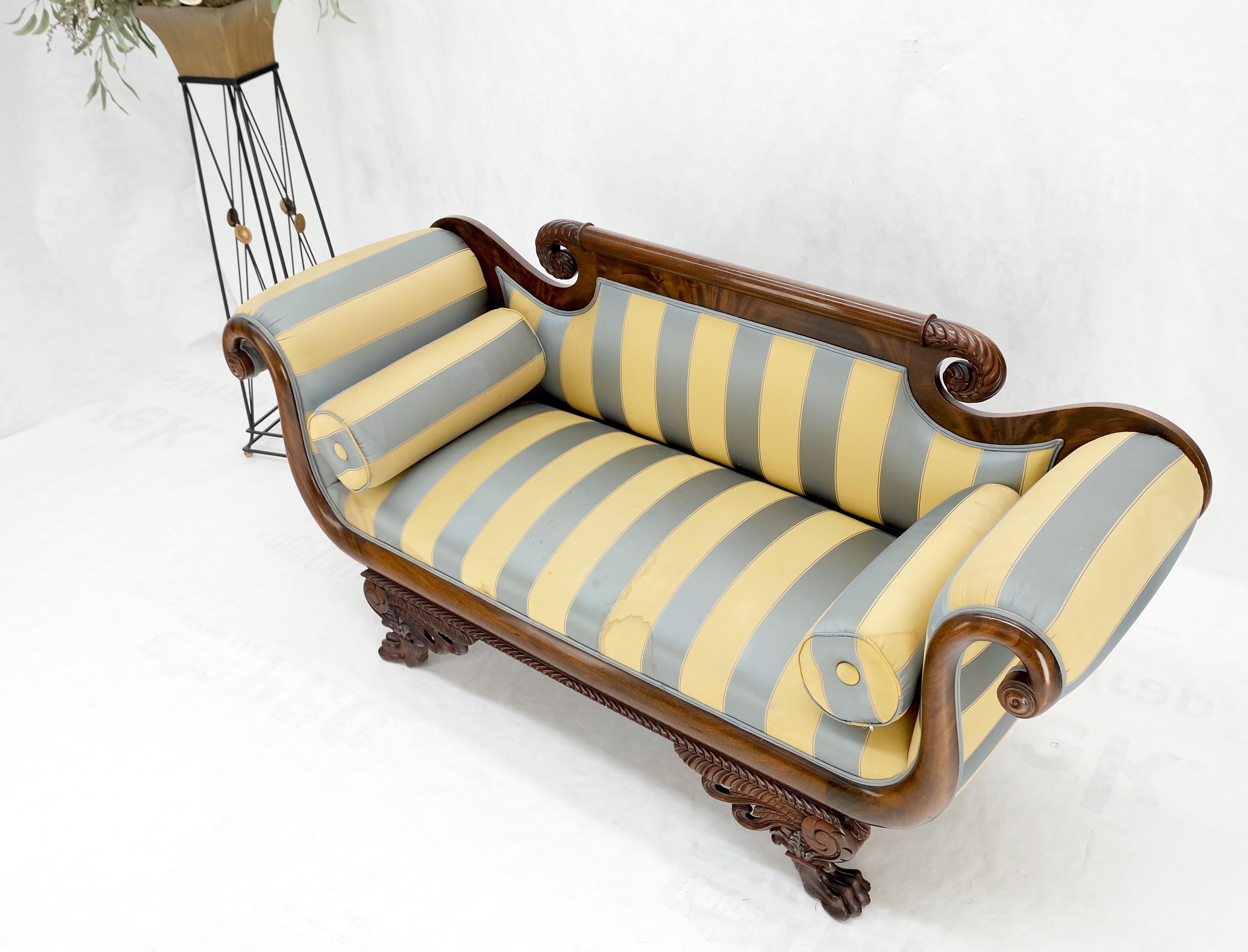 Mint Condition Empire Sofa Sette Loveseat Couch Fine Carved Details Lions Feet en vente 10