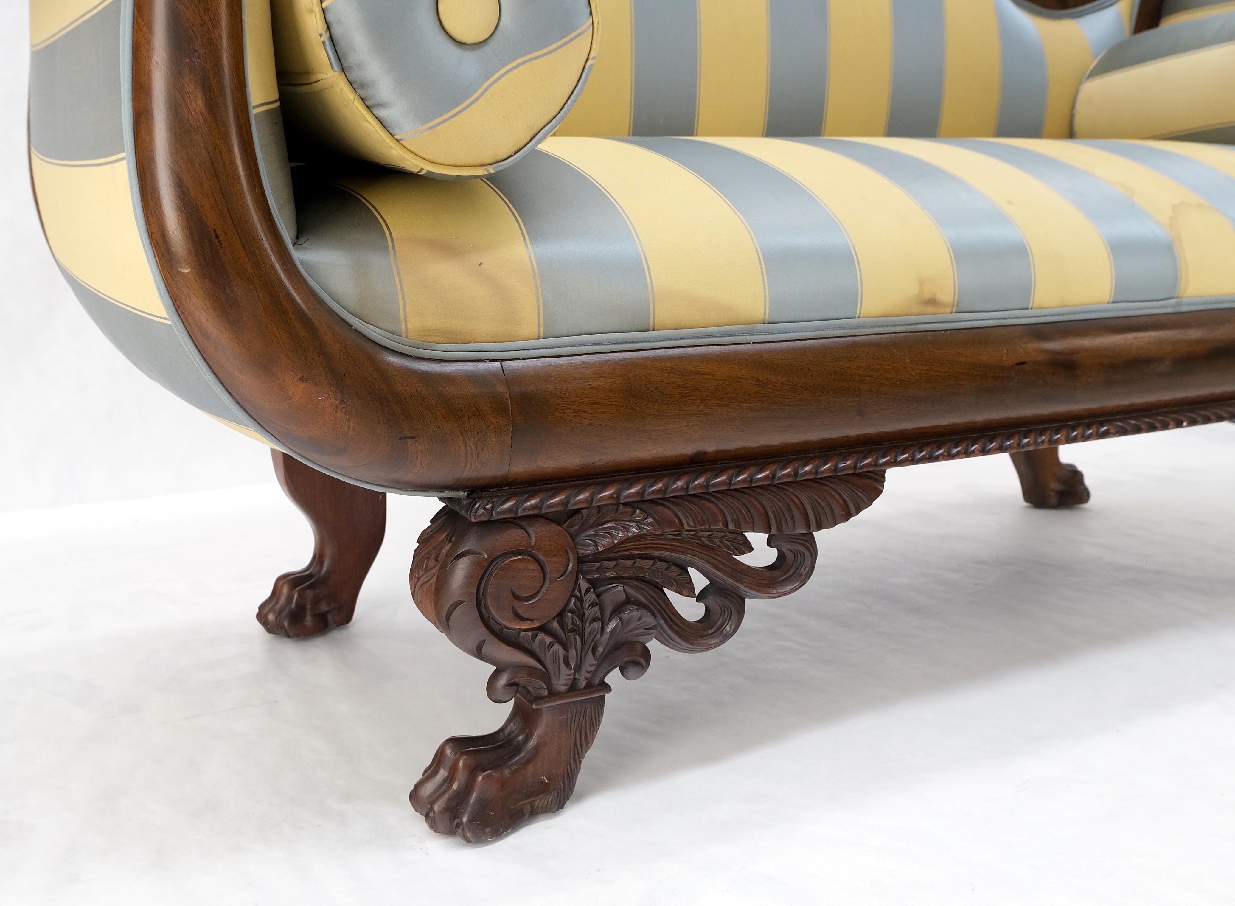 Mintfarbene Empire Sofa-Sette Loveseat-Kommode mit geschnitzten Details und Löwenfüßen (20. Jahrhundert) im Angebot