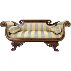 Mintfarbene Empire Sofa-Sette Loveseat-Kommode mit geschnitzten Details und Löwenfüßen