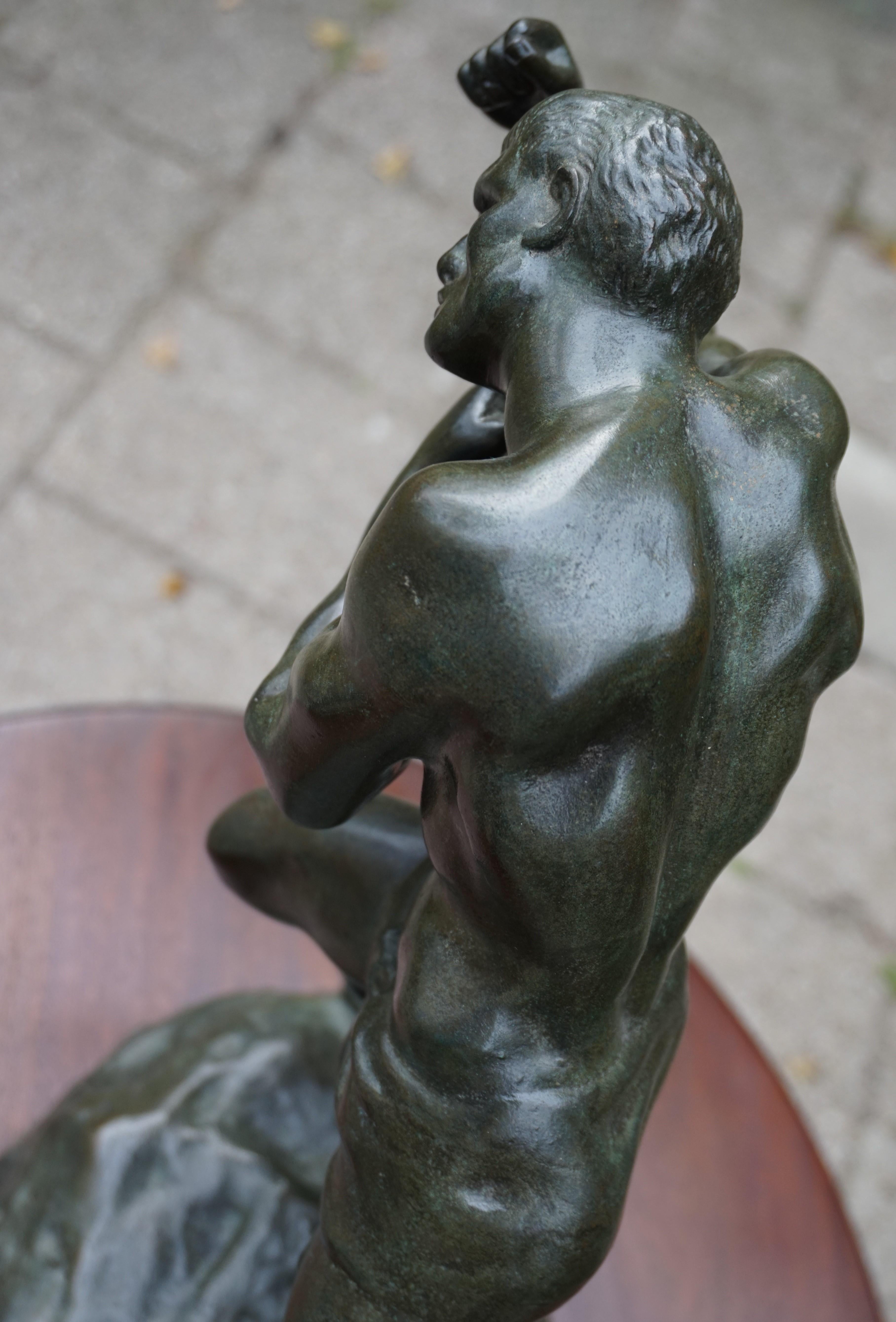 Patiné Sculpture de boxeur / combattant de prix en bronze lourd en état neuf par Jef Lambeaux en vente