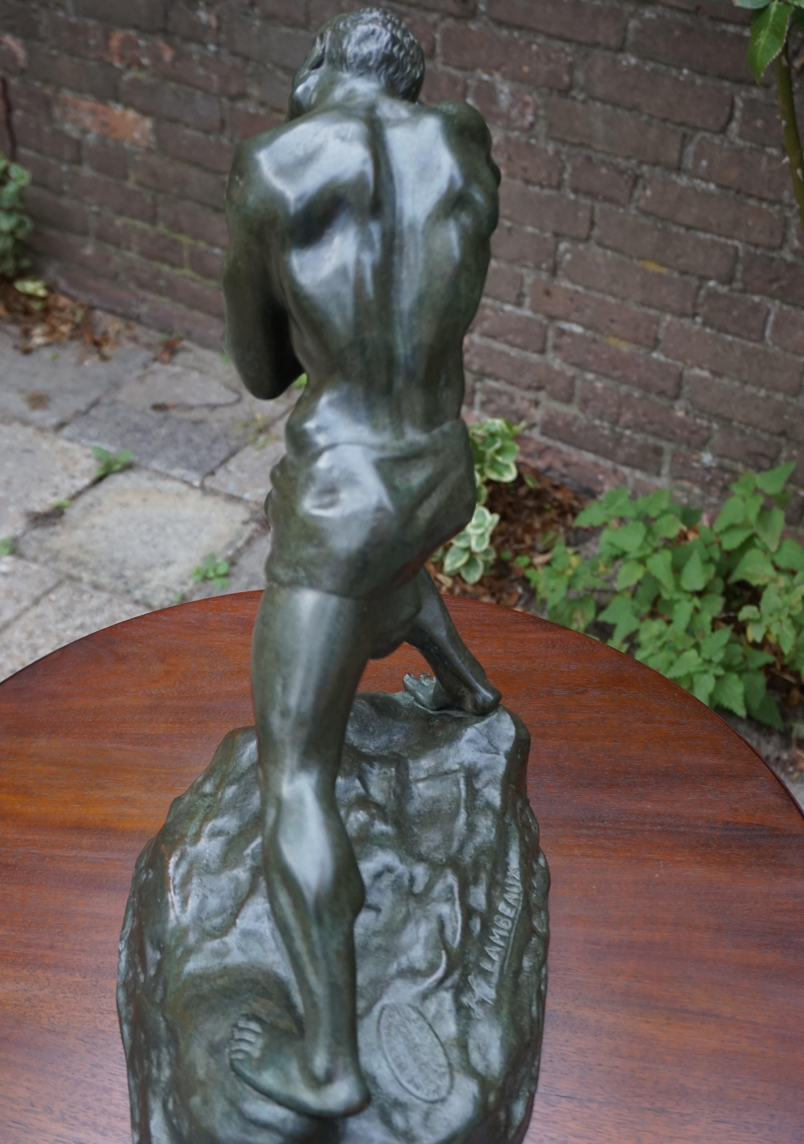 20ième siècle Sculpture de boxeur / combattant de prix en bronze lourd en état neuf par Jef Lambeaux en vente